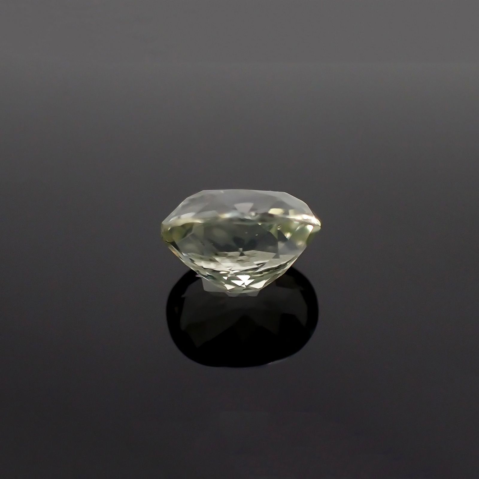シリマナイト(宝石名シリマナイト)インド産 識別済 1.84ct / 8.1x6.2mm前後 [221018462]