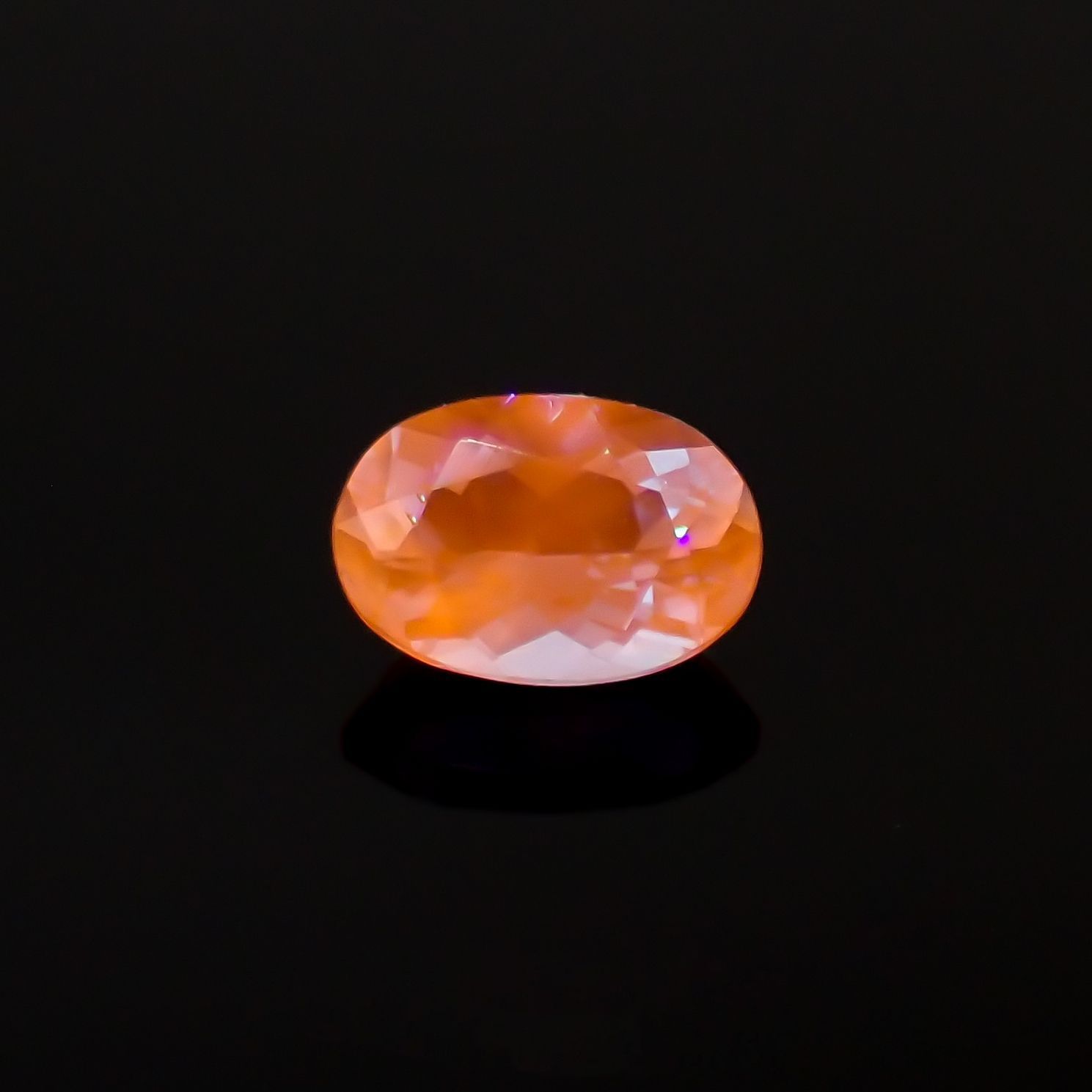 アウイナイト フルオレッセンス(宝石名アウイナイト)ドイツ産 0.25ct 識別済[250917689]5.1x3.4mm前後