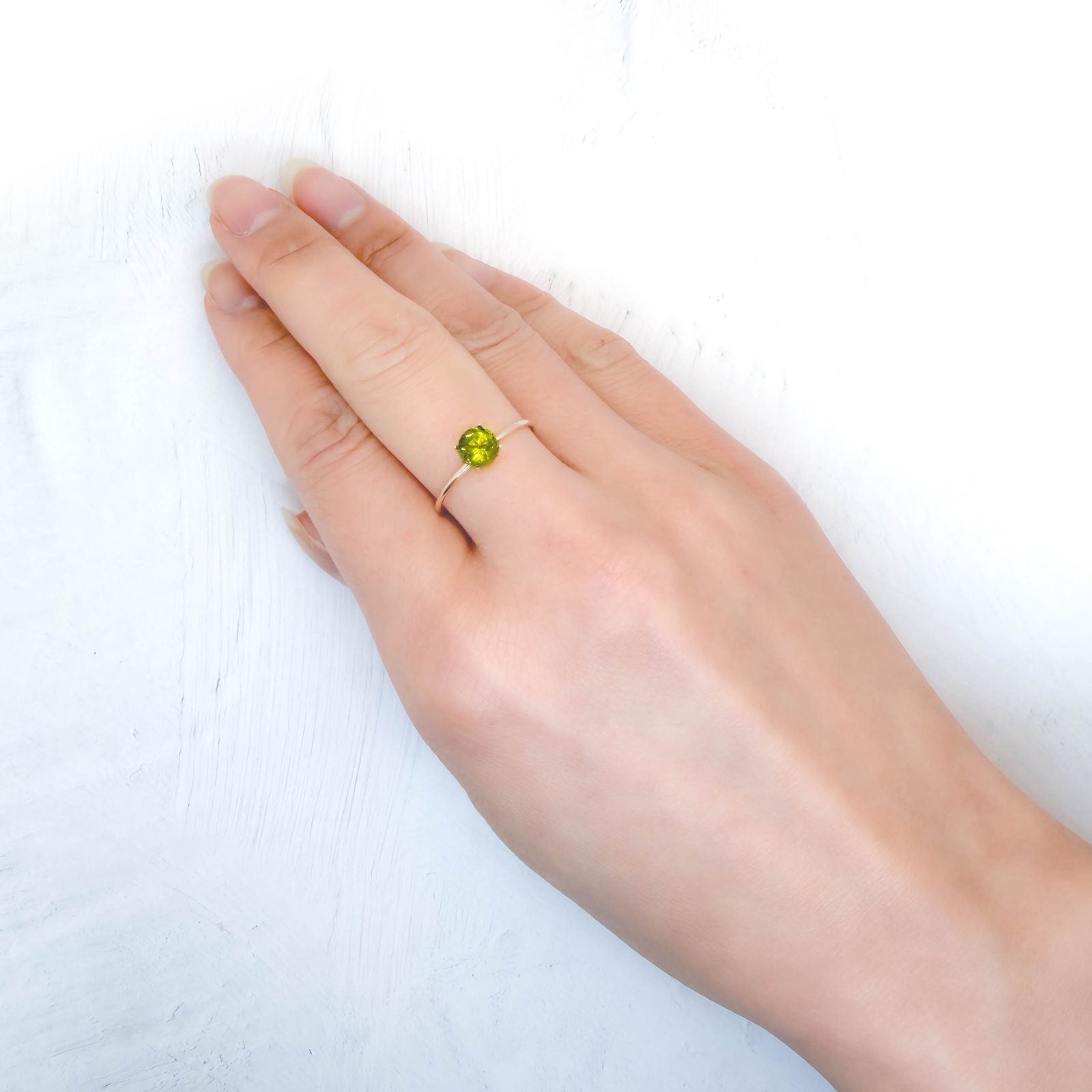 ベスビアナイト(アイドクレース) ケニア産 0.92ct / 5.6x5.5mm前後 [260231718]