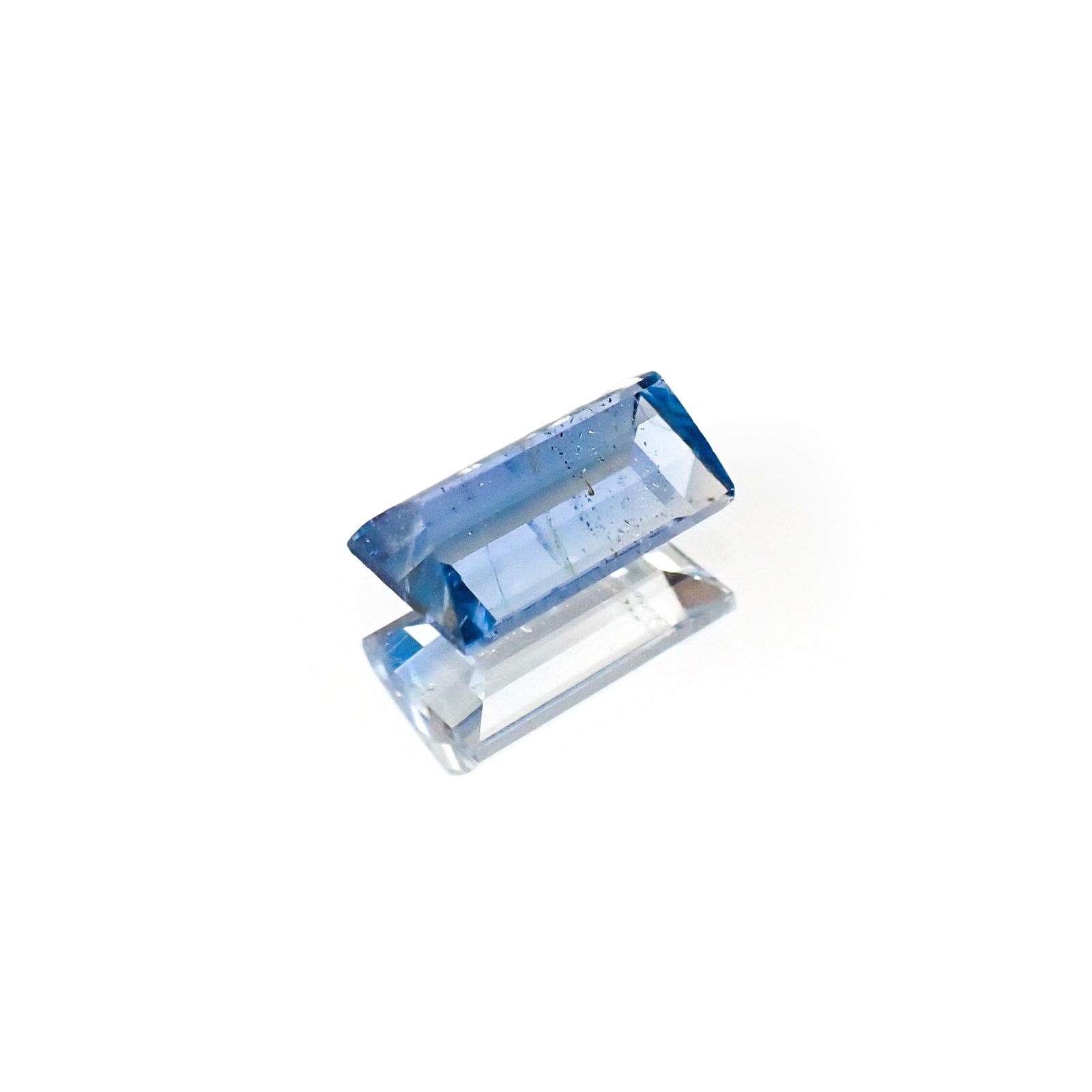 ジェレメジェバイト(宝石名エレメジェバイト) ナミビア産 ソ付(彩珠) 0.494ct / 5.6×3.5mm前後 [20085121]