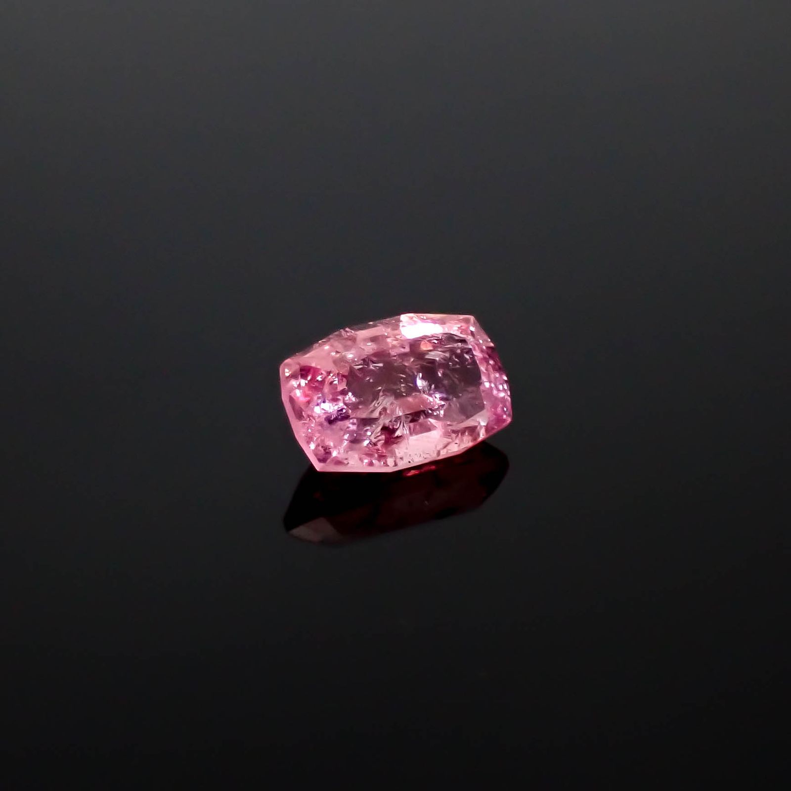 ◇カスタムカット◇ペツォッタイト(宝石名ペツォッタイト)マダガスカル産 1.541ct ソ付(彩珠)[250530416]8.4x5.5mm前後