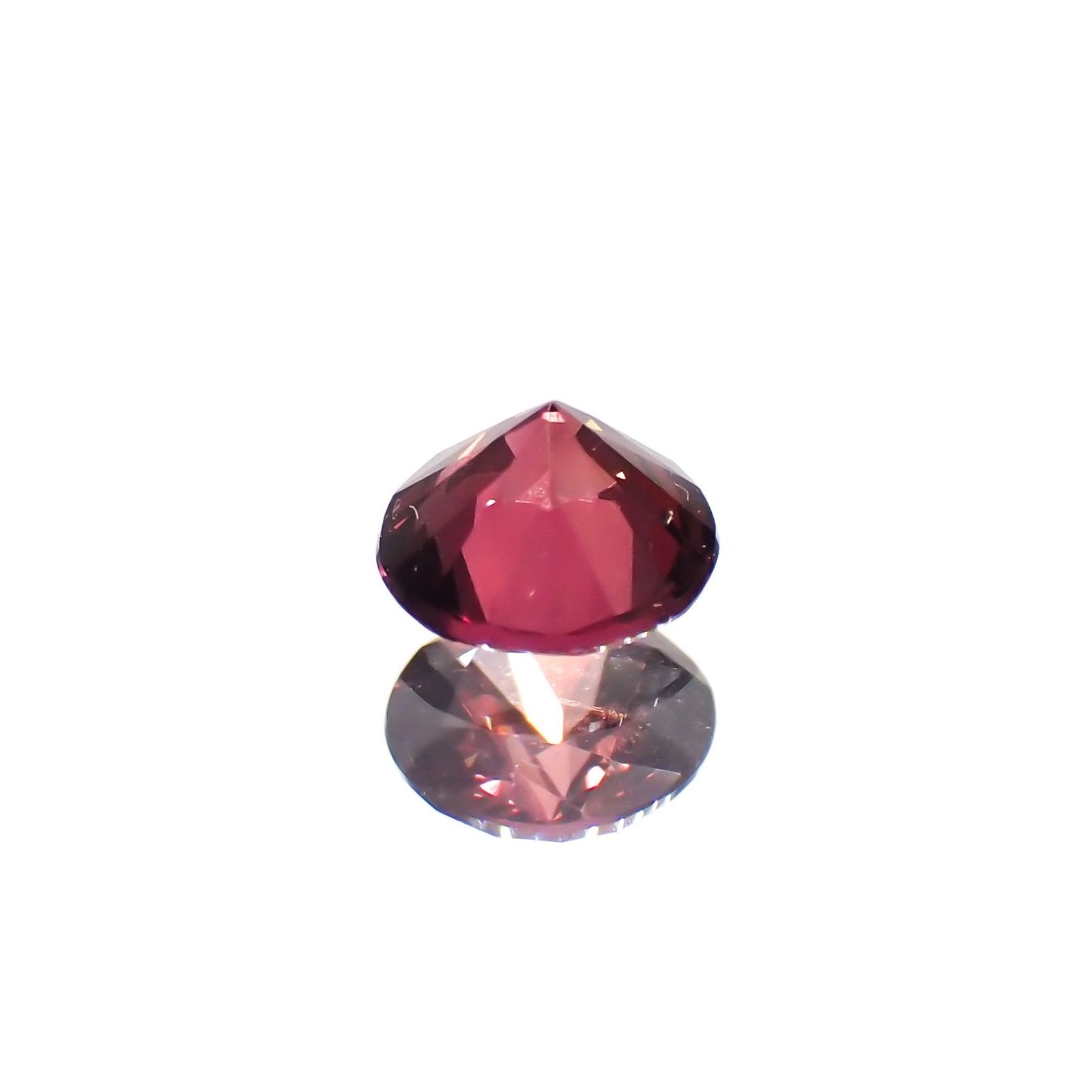 バーガンディーサファイア(宝石名サファイア)タンザニア産 識別済 0.38ct / 4.4x4.3mm前後 [220115036]