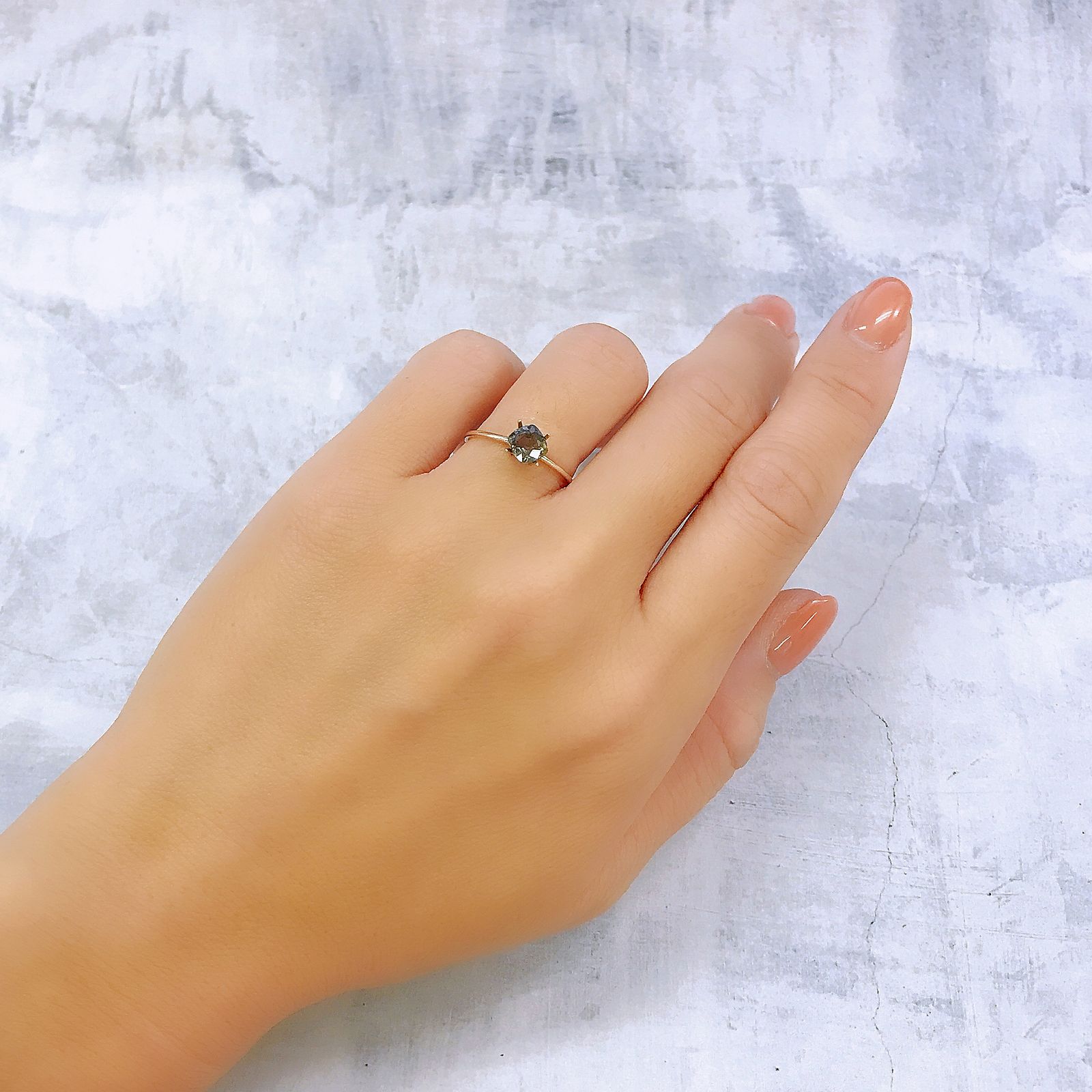 グレースピネル(宝石名スピネル)ビルマ/マダガスカル産 0.75ct 識別済[220817561]5.5x5.2mm前後