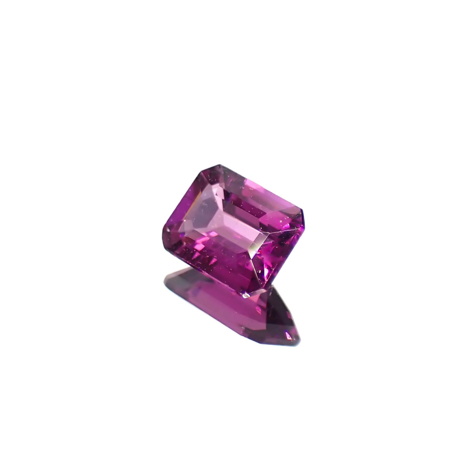 グレープガーネット(宝石名ガーネット)ブラジル産 0.54ct 識別済[240928708]5.5x4.1mm前後