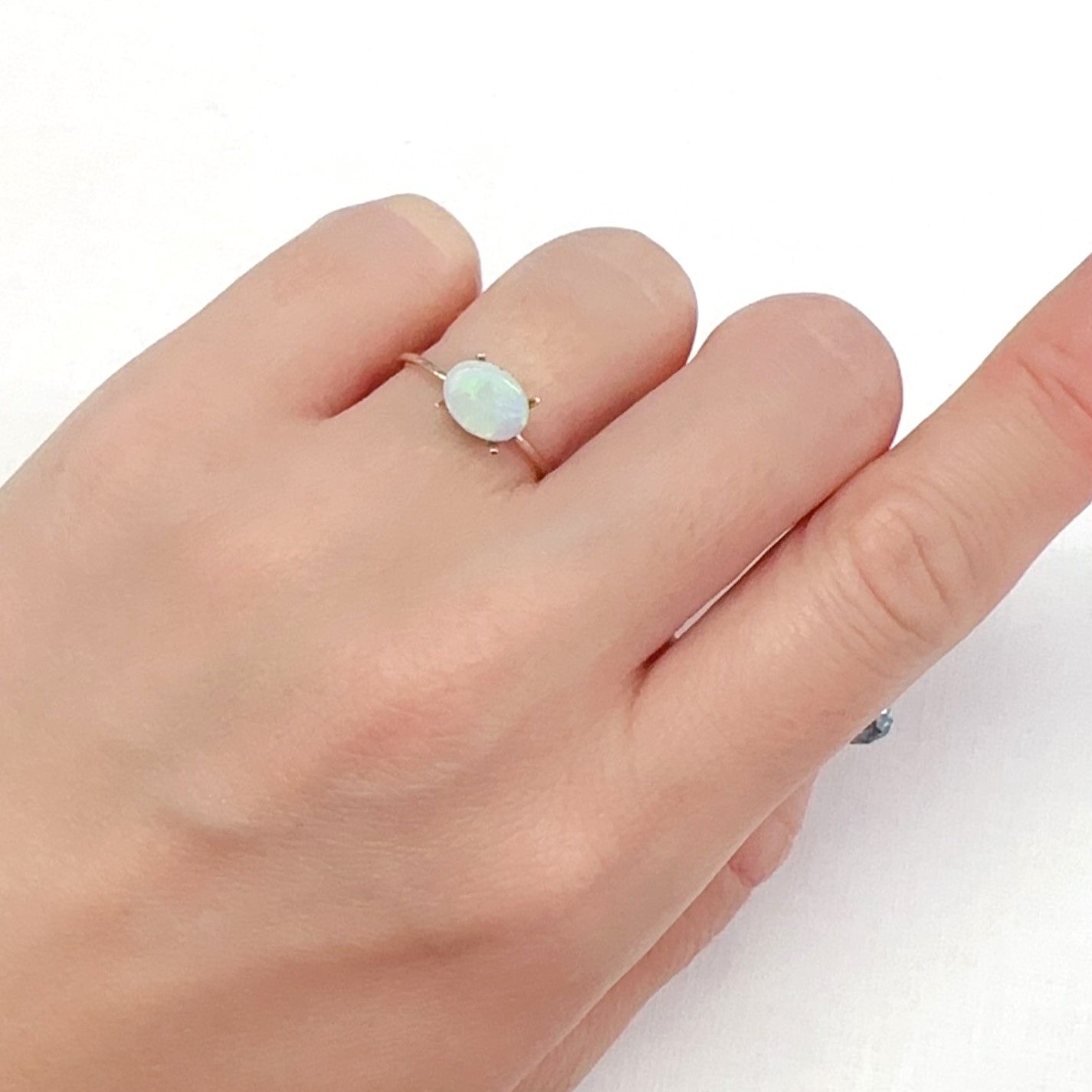 オパール オーストラリア産 0.69ct[240125293]8x6.2mm前後