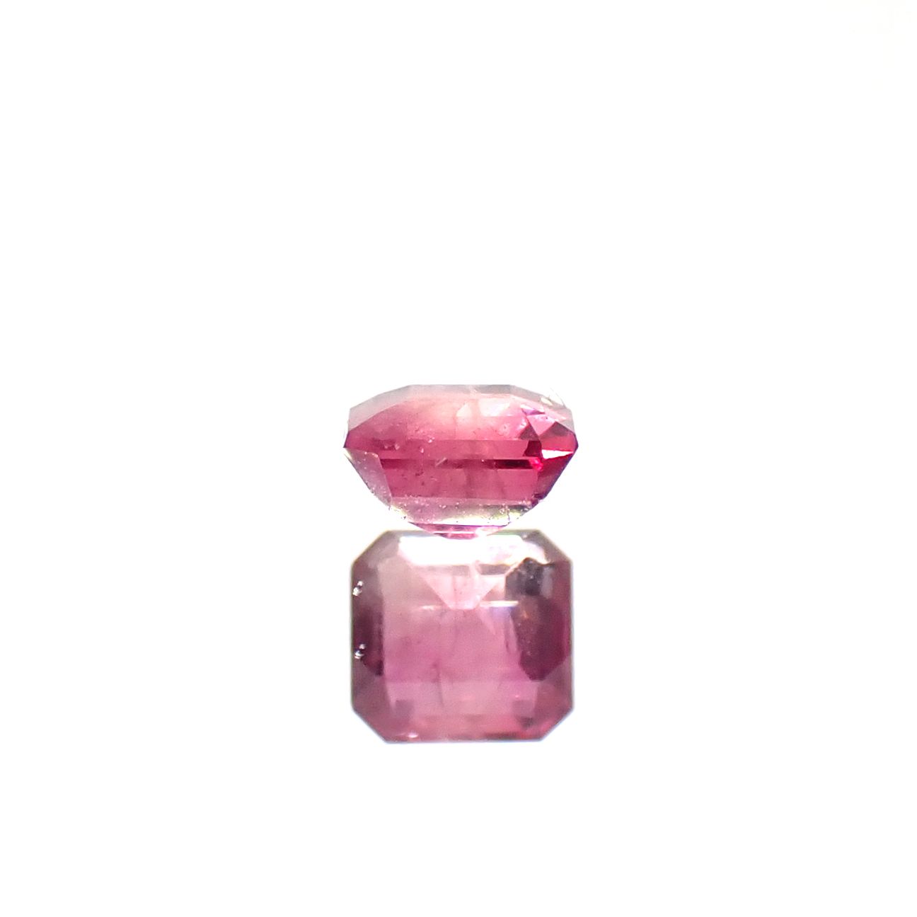 レッドベリル/ピンクベリル アメリカ・ユタ州産 0.12ct [250530374]3x2.9mm前後