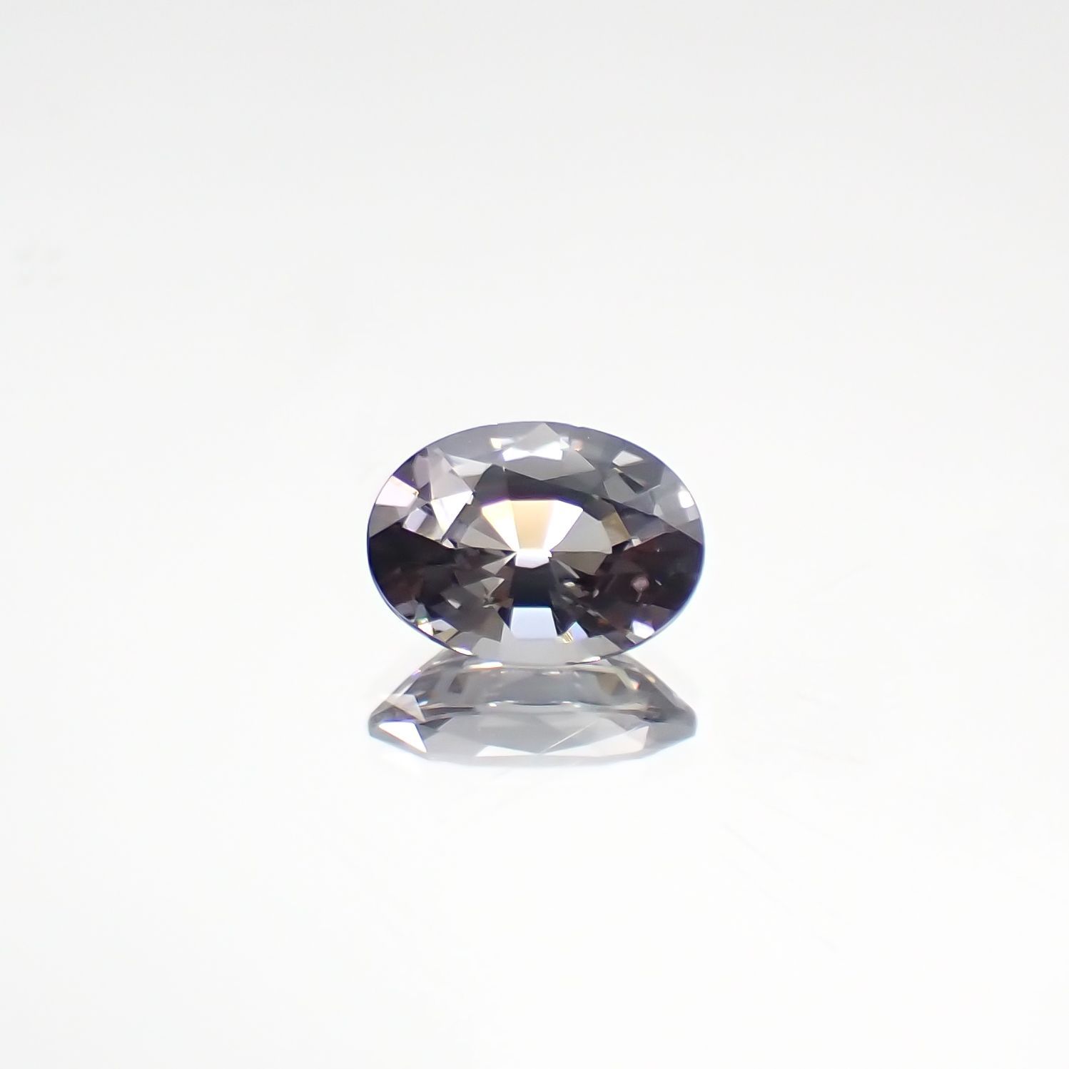 プラチナスピネル(宝石名スピネル) ビルマ産 0.836ct ソ付(彩珠)[210611371]7×5.1mm前後