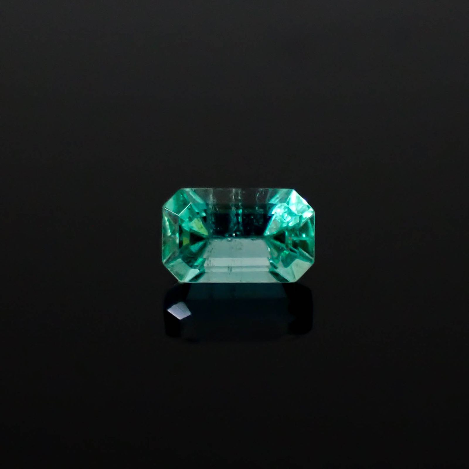 エメラルド ザンビア産 0.31ct [250430231]4.7x2.8mm前後