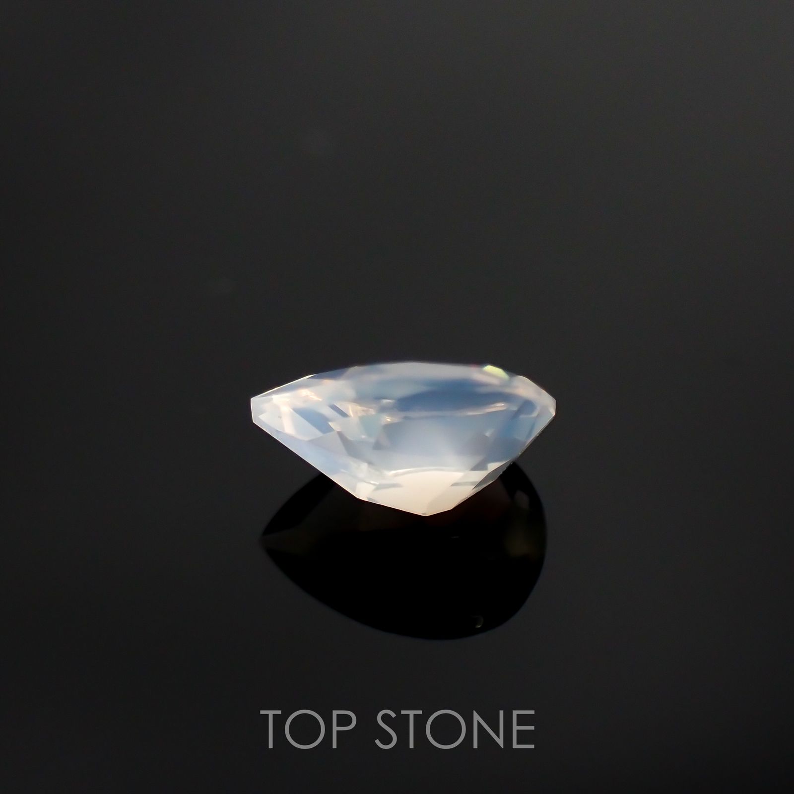 ムーンストーン インド・スリランカ産 ルース 0.59ct[210611355]7.1×5.1mm前後