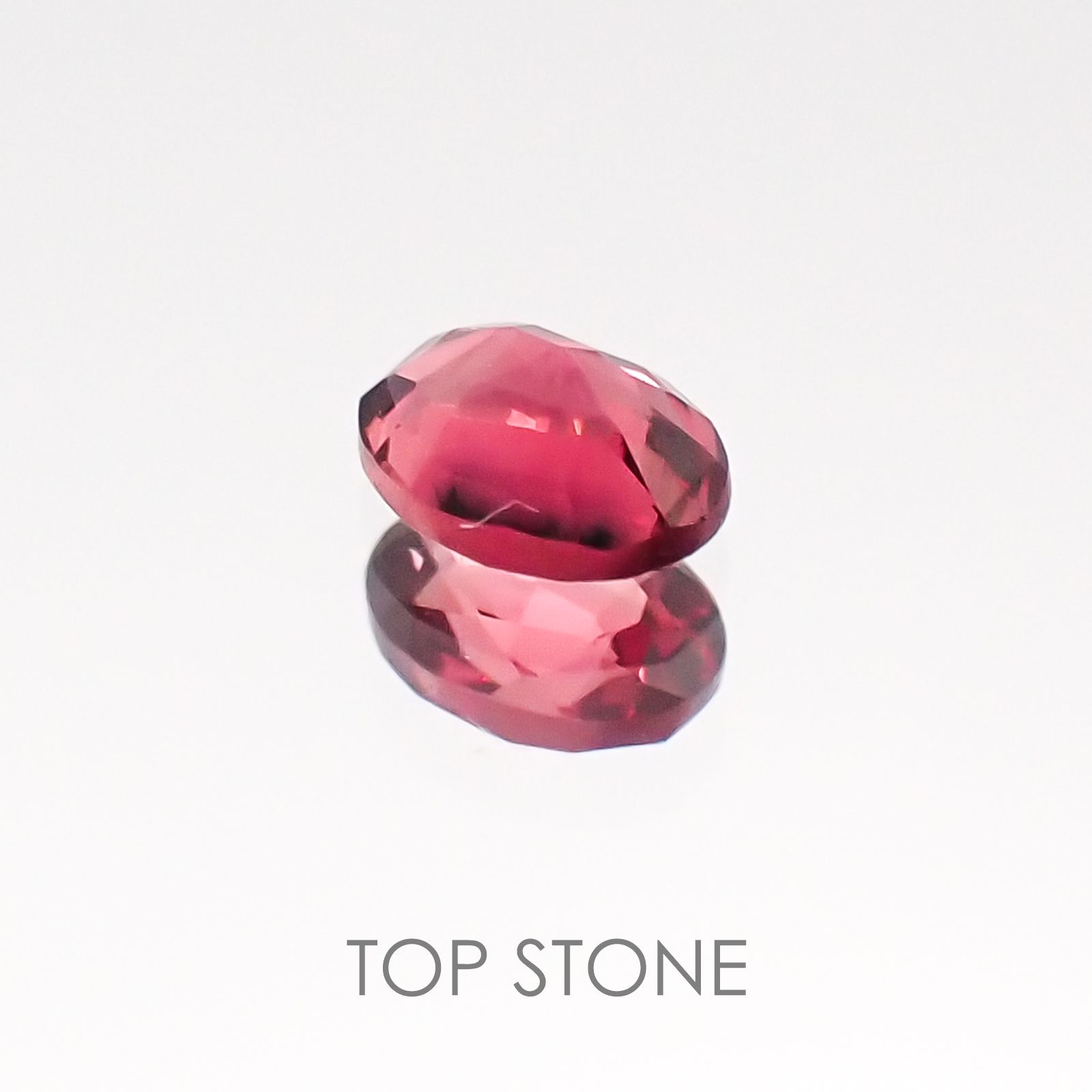 レッドスピネル タンザニア産 ルース 0.21ct[20117695]4.1×3.1mm前後