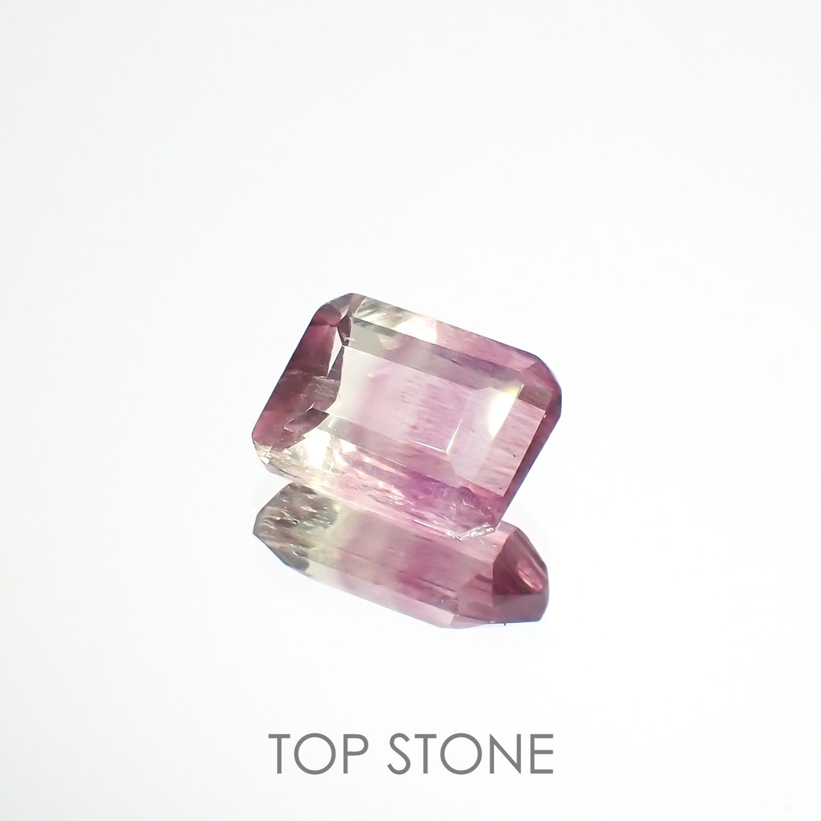バイカラーフローライト 中国産 1.69ct[220917998]8x5.9mm前後