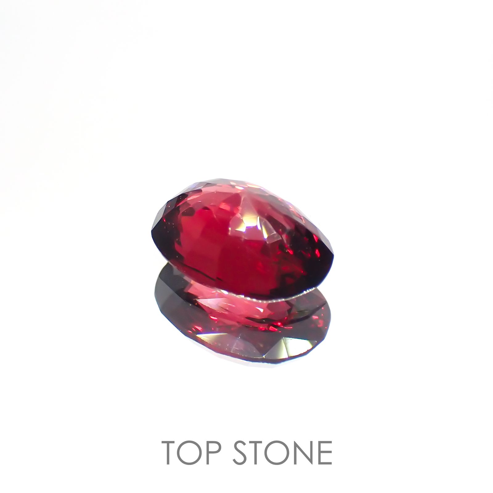 レッドスピネル(宝石名レッド・スピネル)タンザニア産 0.885ct ソ付(彩珠)[220817243]7.2x5.2mm前後