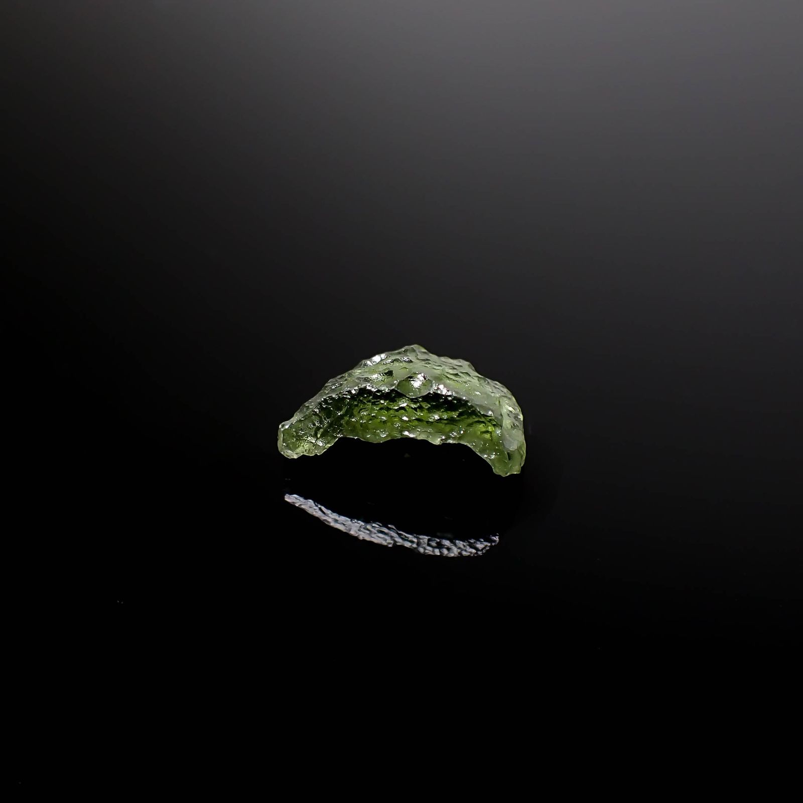 モルダバイト 原石 発見地：旧チェコスロバキア 3.82ct [241029298]15.1x9.1mm前後