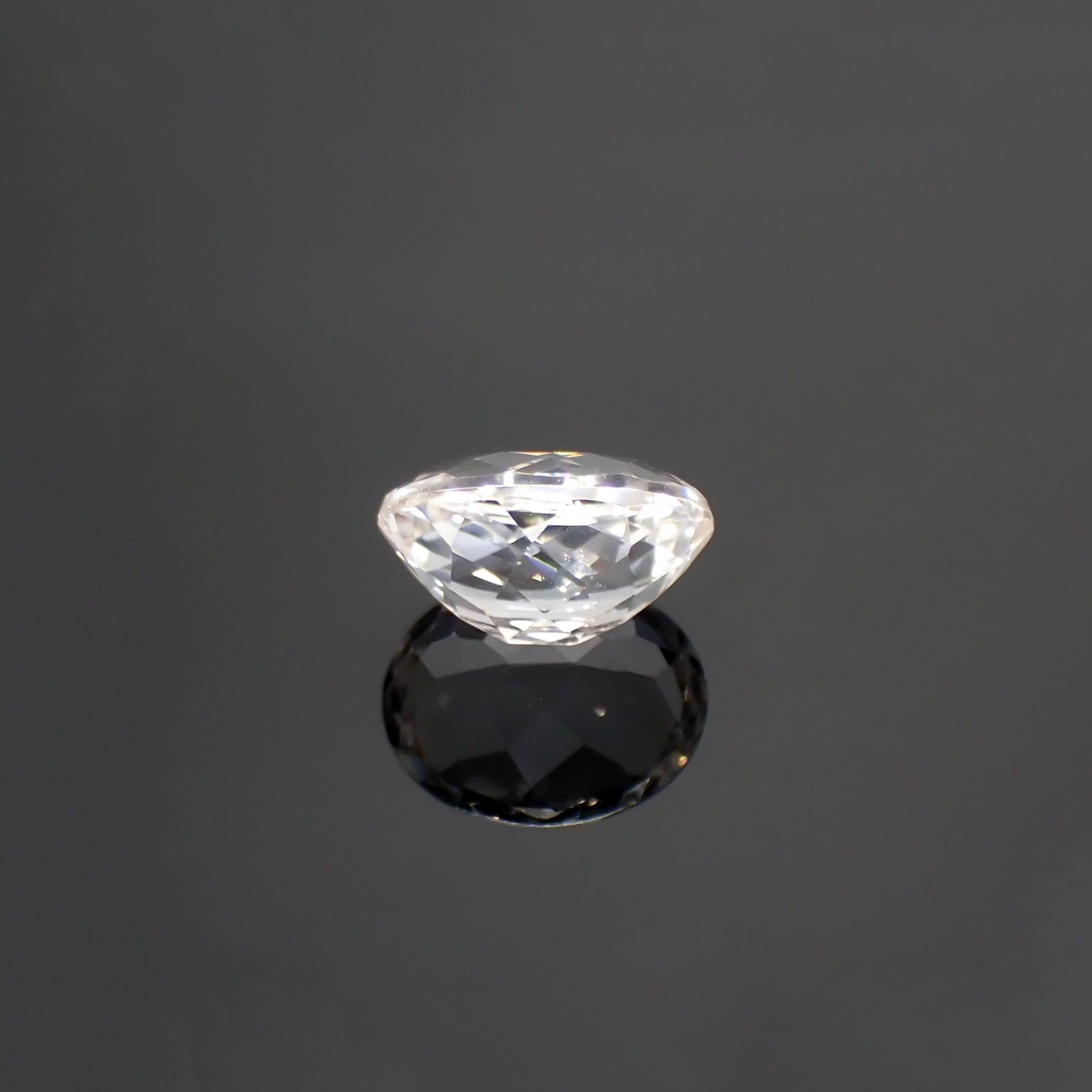 カラーレススポジュミン(宝石名ホワイト・スポジュミン) ブラジル産 3.10ct 識別済[210912631]10×7.9mm前後