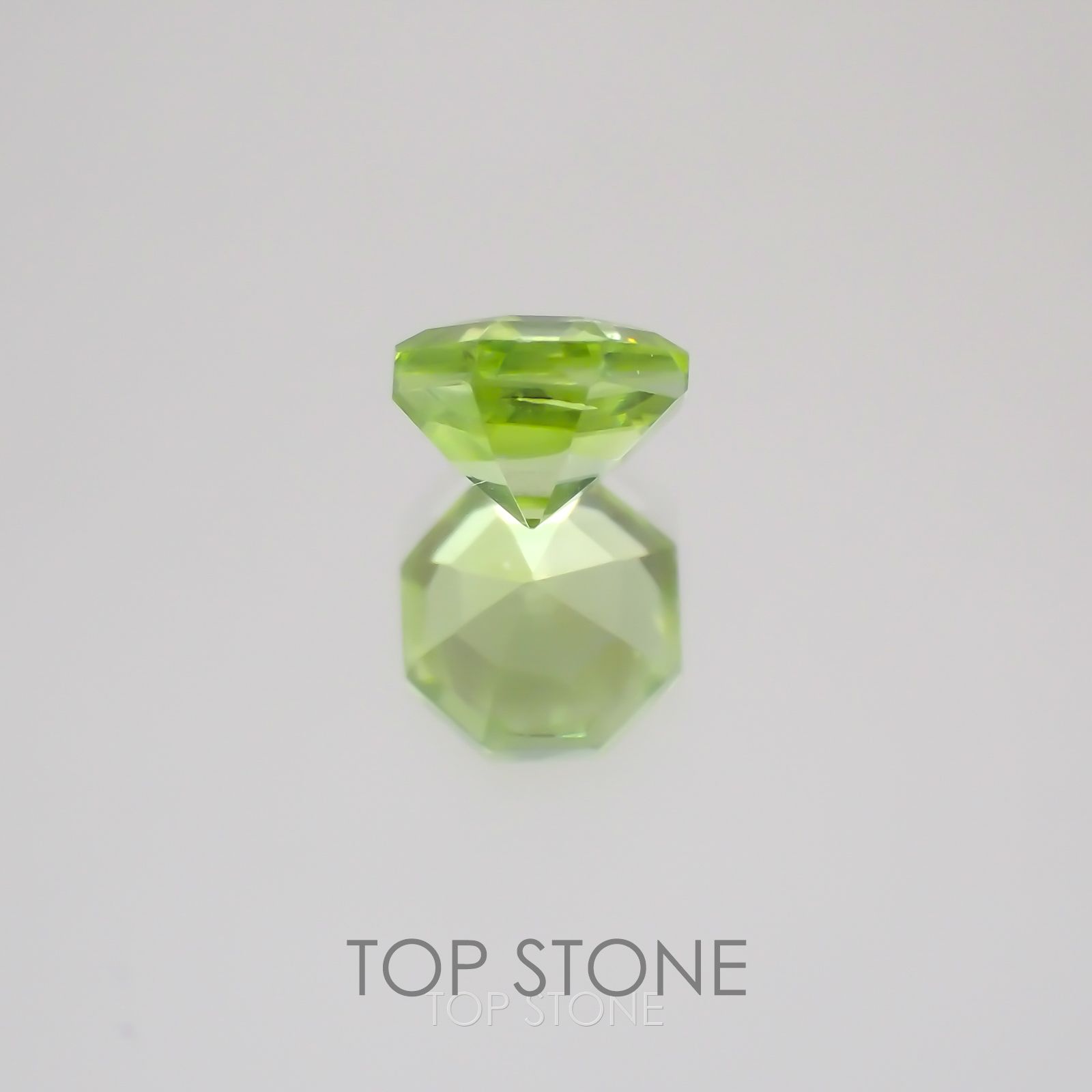 ◇オクタゴンカット◇スフェーン(宝石名スフェーン) マダガスカル産 0.69ct 識別済[21019421]5.1×5mm前後