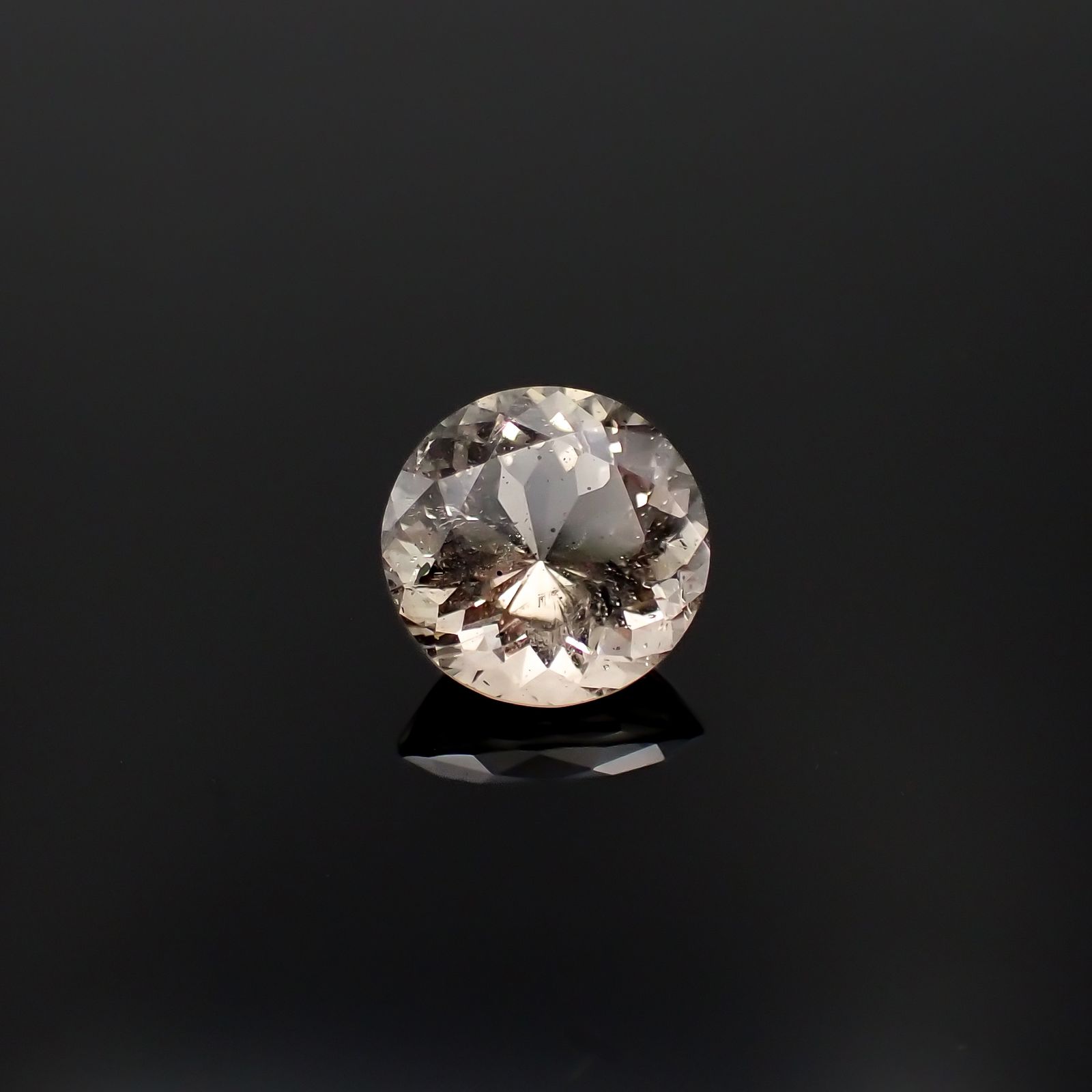 ティンカーベルクォーツ ブラジル産 2.68ct [230923479]9.4x9.4mm前後
