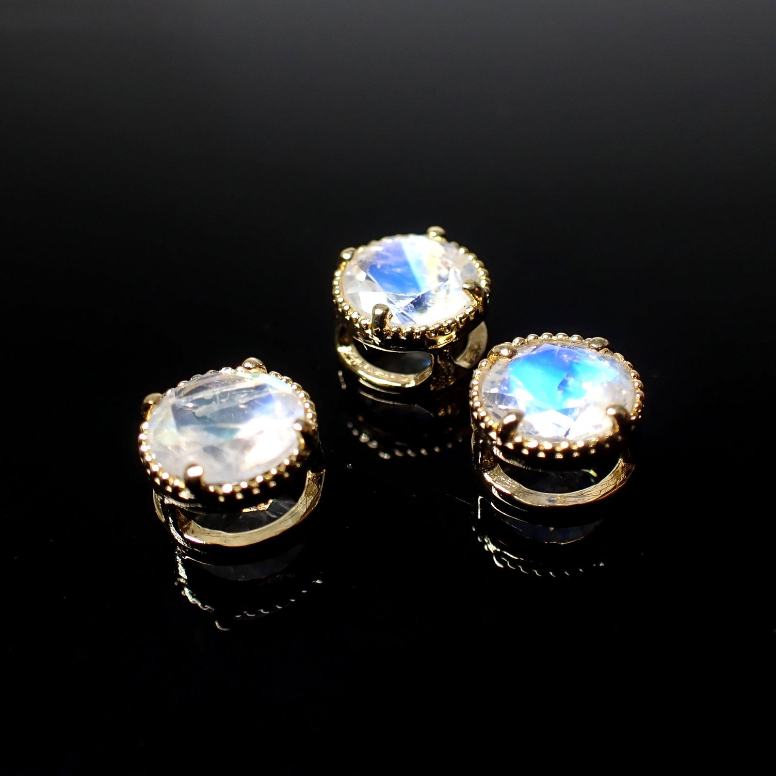 ◇K18 Lumiere（ルミエール）◇レインボームーンストーン | 一粒石ジュエリー 5mm [チャーム/ペンダントトップ※チェーン別売り]
