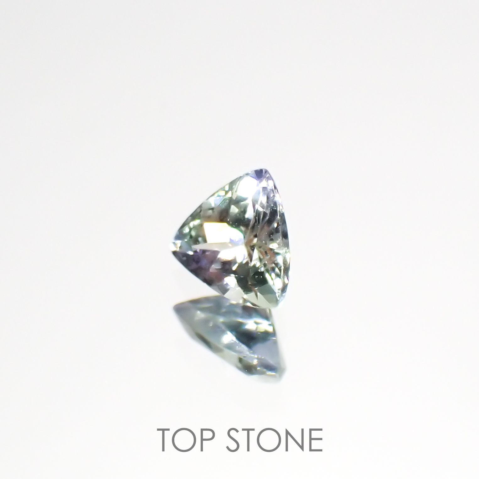 バイカラータンザナイト(宝石名ゾイサイト)タンザニア産 0.44ct 識別済[220515896]5x5.1mm前後