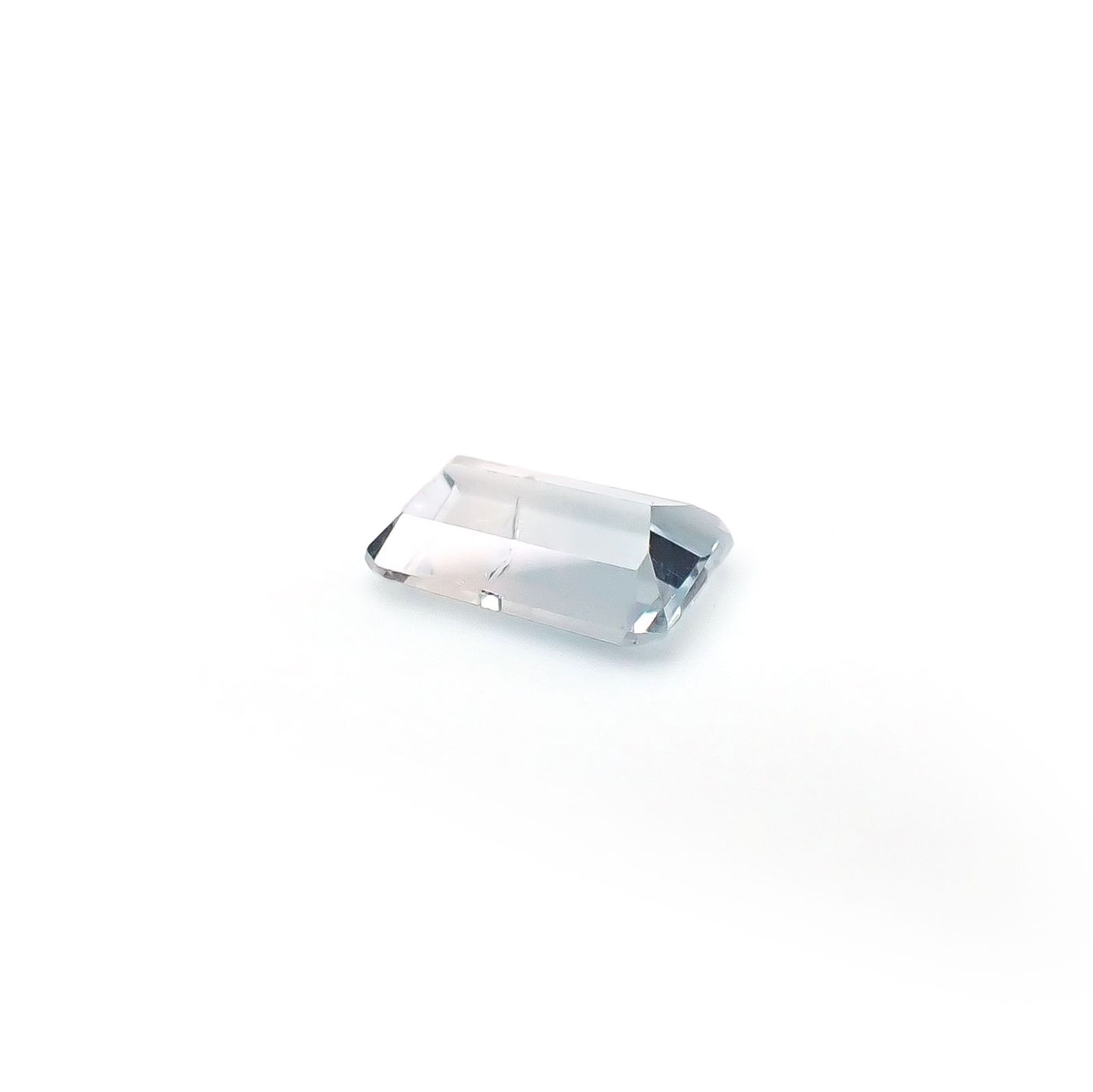 バイカラートパーズ 非加熱 ブラジル産 1.08ct / 7.8x4.9mm前後 [260331801]