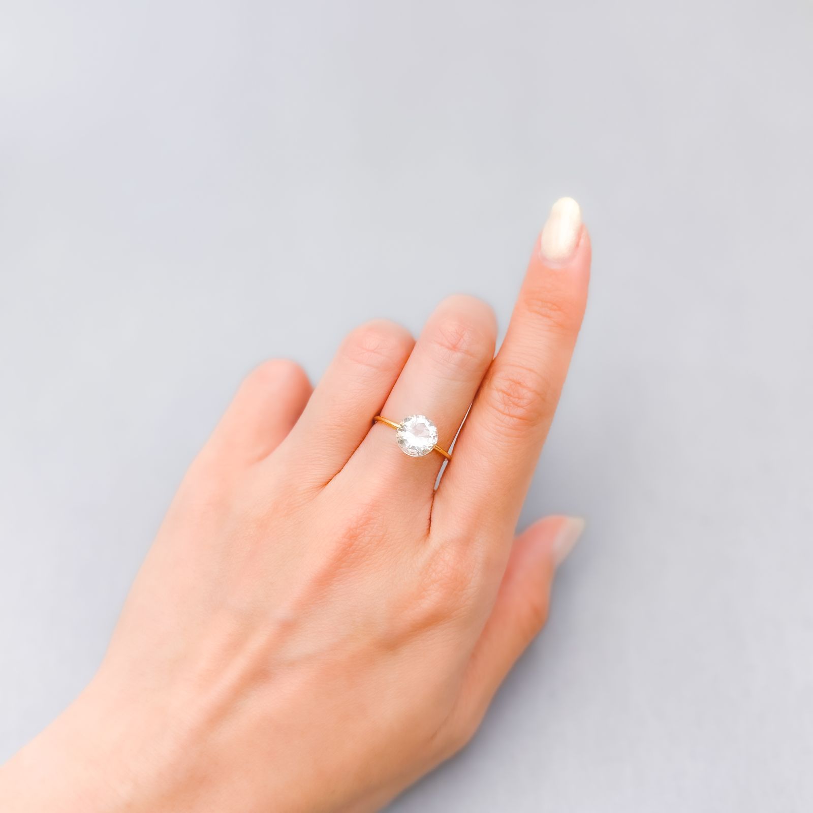 カラーレスフローライト フルオレッセンス イギリス産 2.67ct [250430154]8.4x8.3mm前後