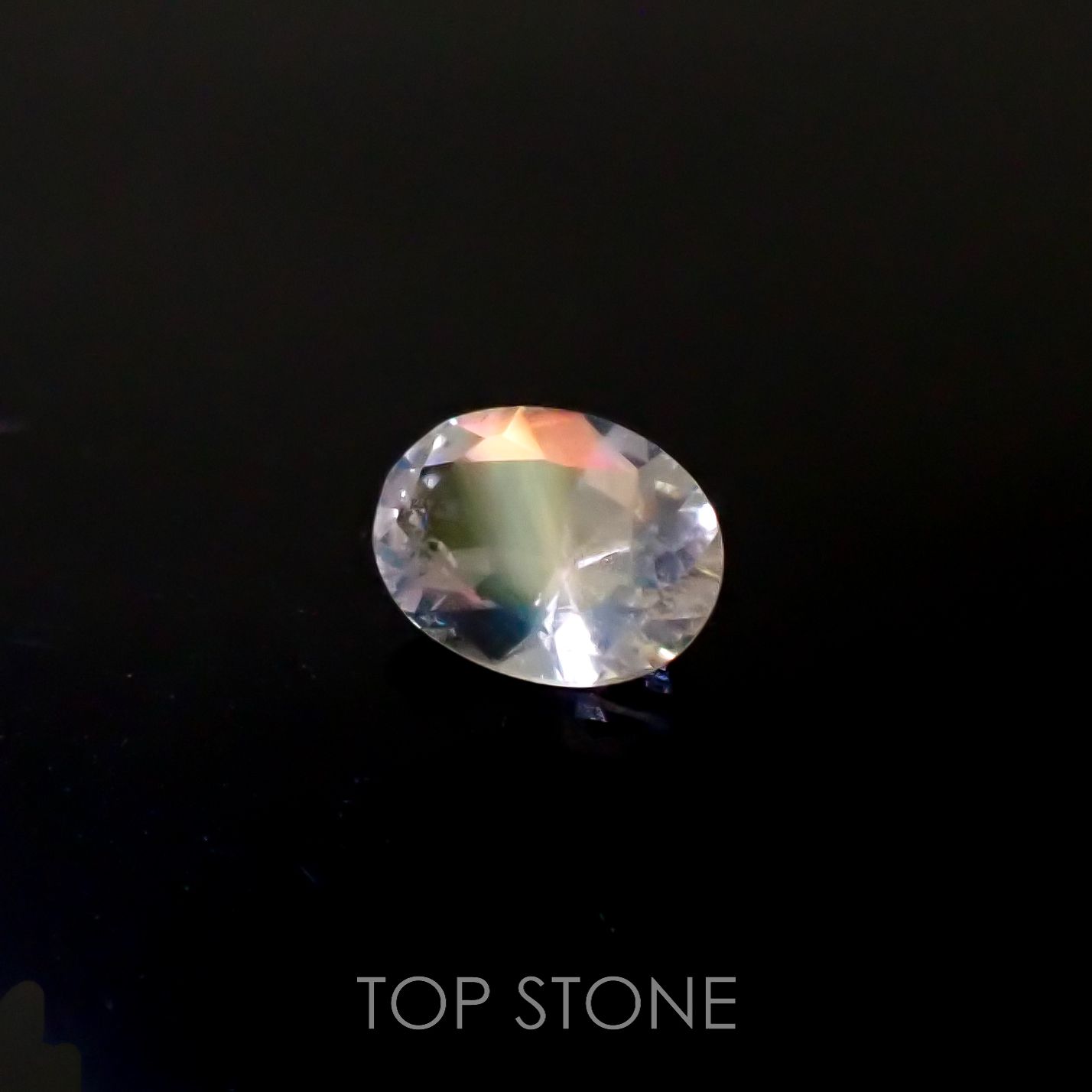 レインボームーンストーン(宝石名ラブラドライト)タンザニア産 0.82ct 識別済[220716856]7.6x5.6mm前後