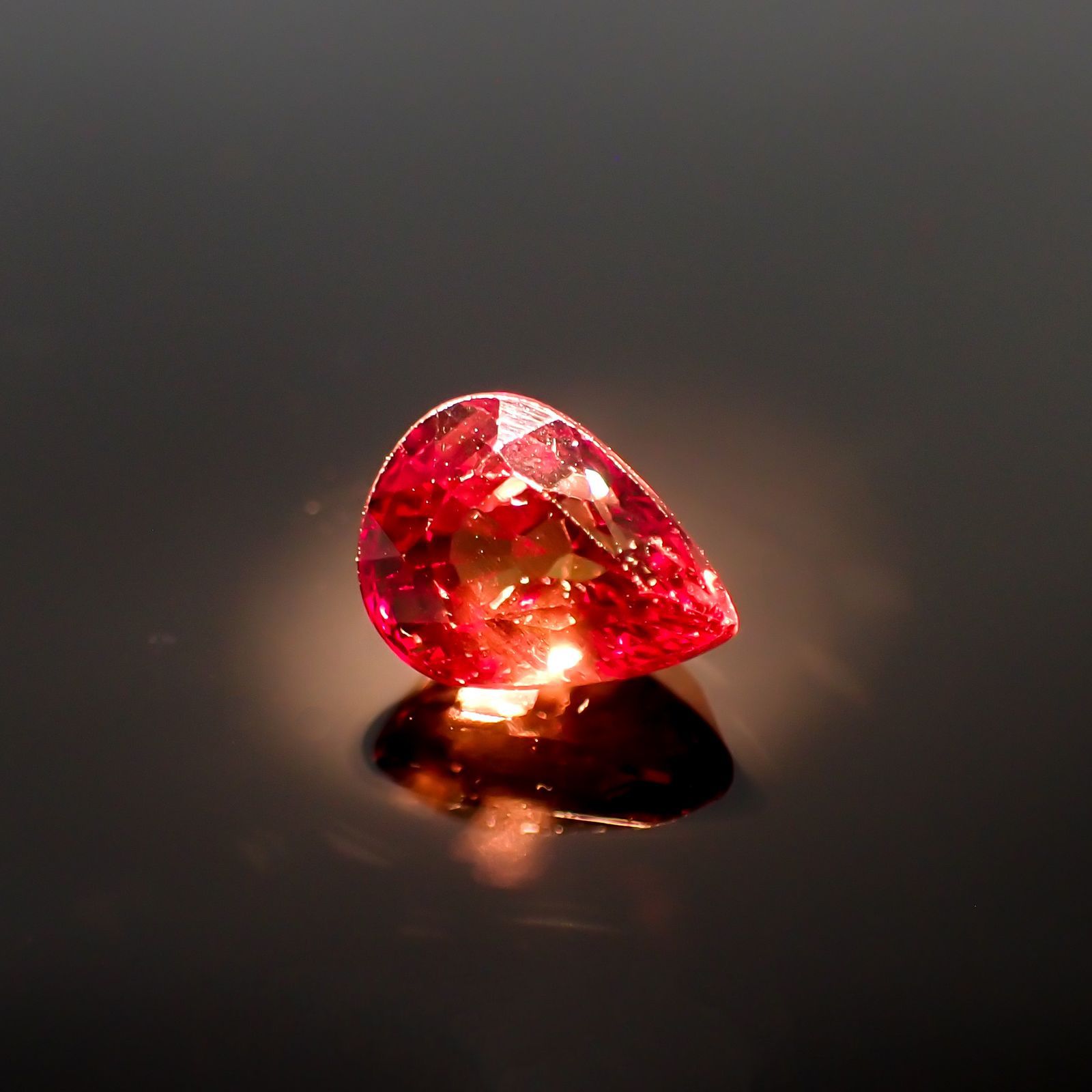 カラーシフトマラヤガーネット(宝石名ガーネット)タンザニア産 1.90ct 識別済[220115009]7.8x5.9mm前後 | TOP  STONE(トップストーン)