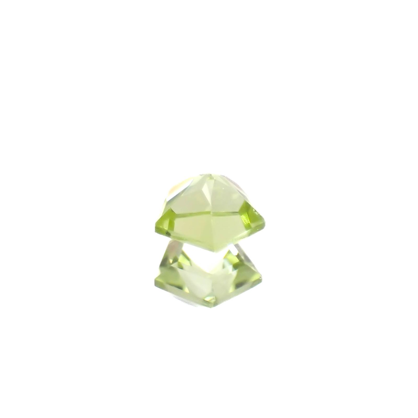 ◇ペンタゴンカット◇ペリドット(宝石名ペリドット)アメリカ産 0.27ct 識別済[250330113]4.1x4.2mm前後