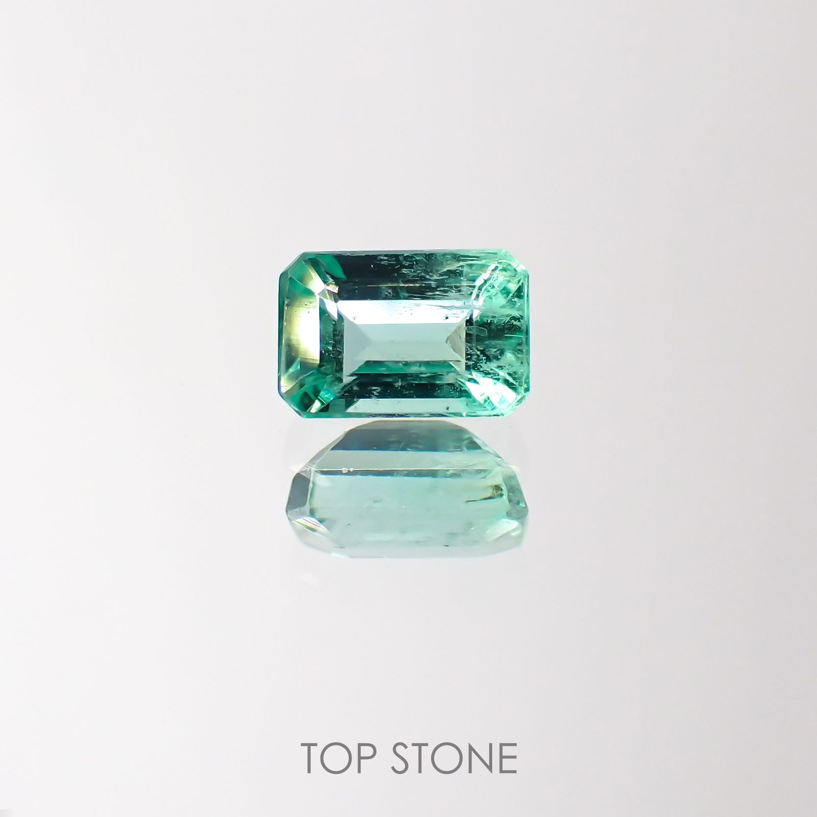 エメラルド(宝石名エメラルド) ザンビア産 0.66ct 識別済[211013004]6×4mm前後