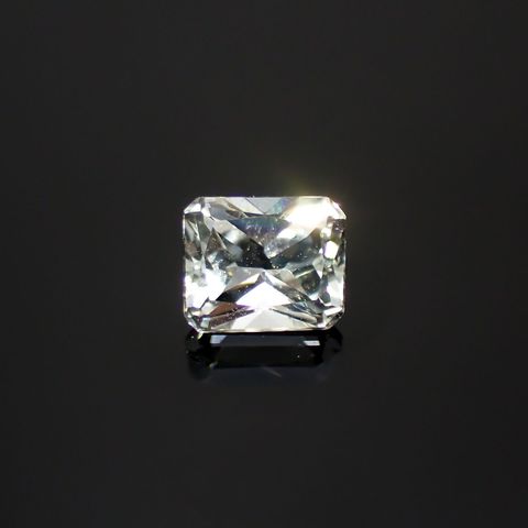 アクロアイト(宝石名トルマリン)ナイジェリア産 0.58ct 識別済[220616256]5.2x4.3mm前後