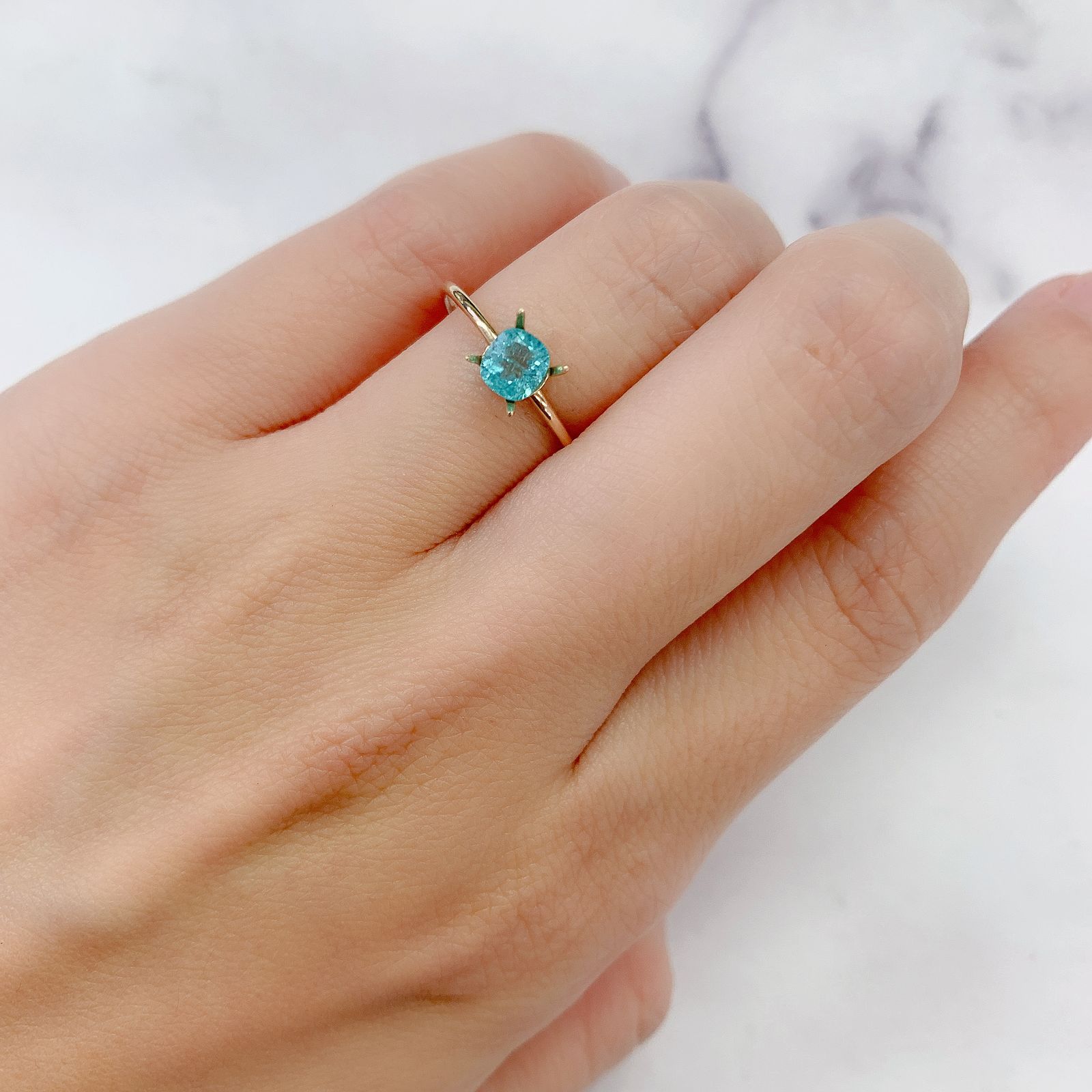 パライバトルマリン(宝石名トルマリン/別名パライバ・トルマリン)ブラジル・キントス鉱山産 0.361ct ソ付(宝貴協)[220817268]4.74x4.3mm前後