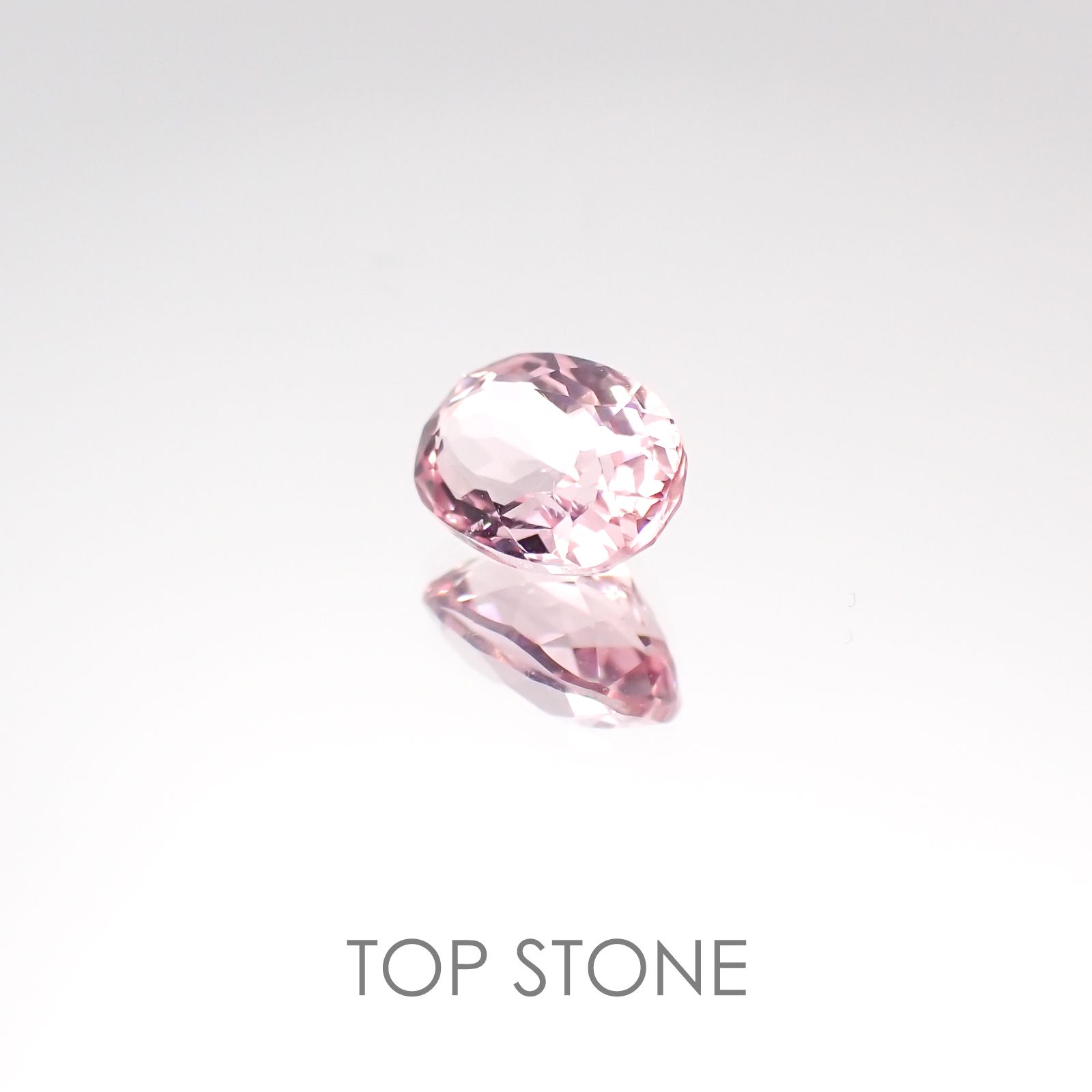 モルガナイト ナイジェリア産 ルース 0.92ct[20117404]7.1×5.1mm前後