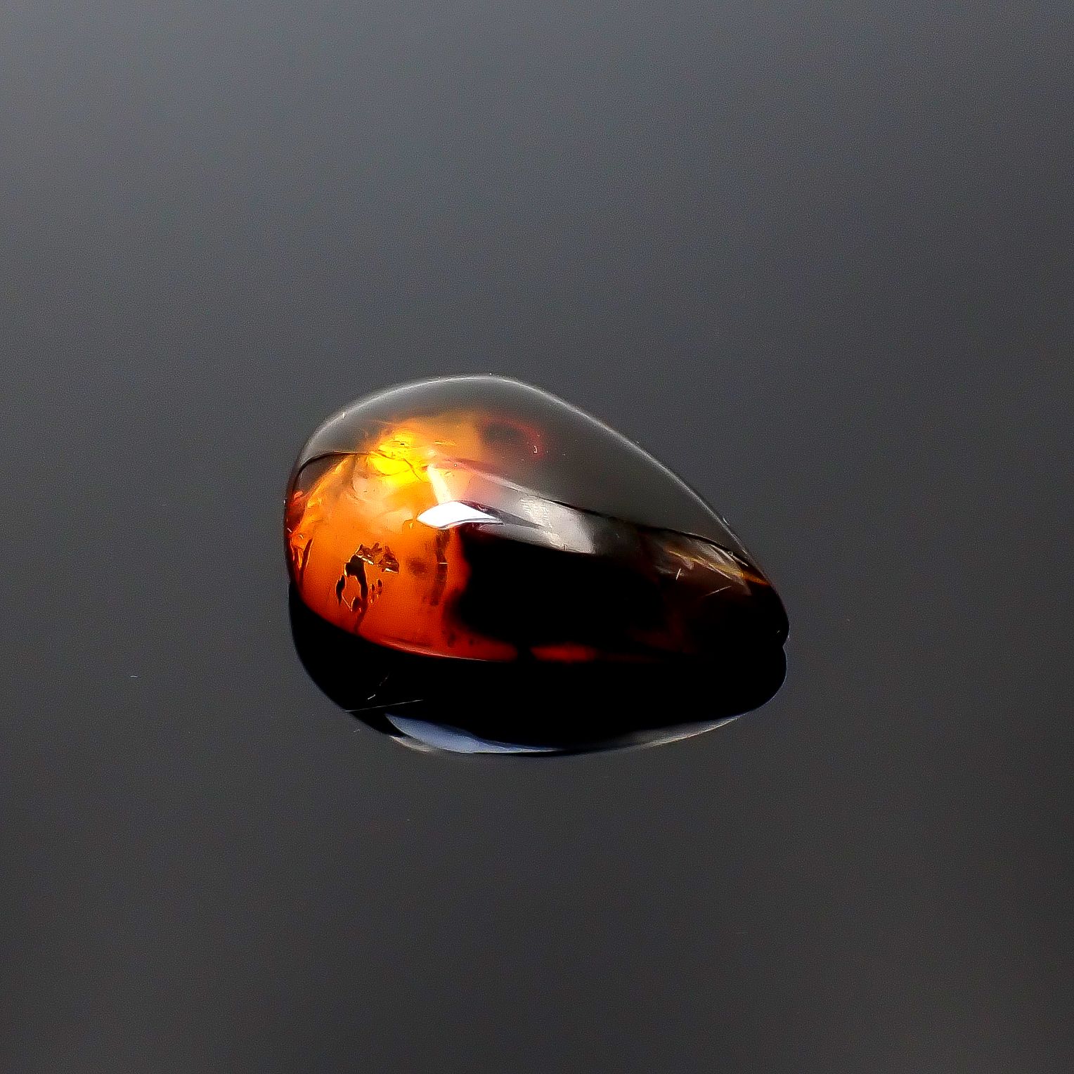 虫入り琥珀 コロンビア産 16.07ct [221018547]29.6x19.5mm前後