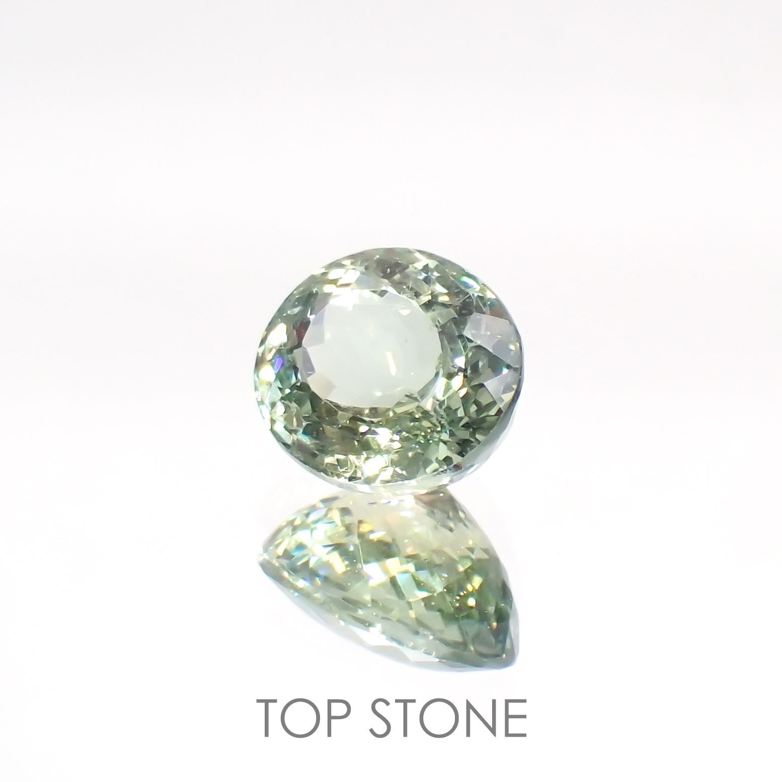グリーンアパタイト(宝石名アパタイト) マダガスカル産 2.13ct 識別済[20106885]8.2×7.2mm前後
