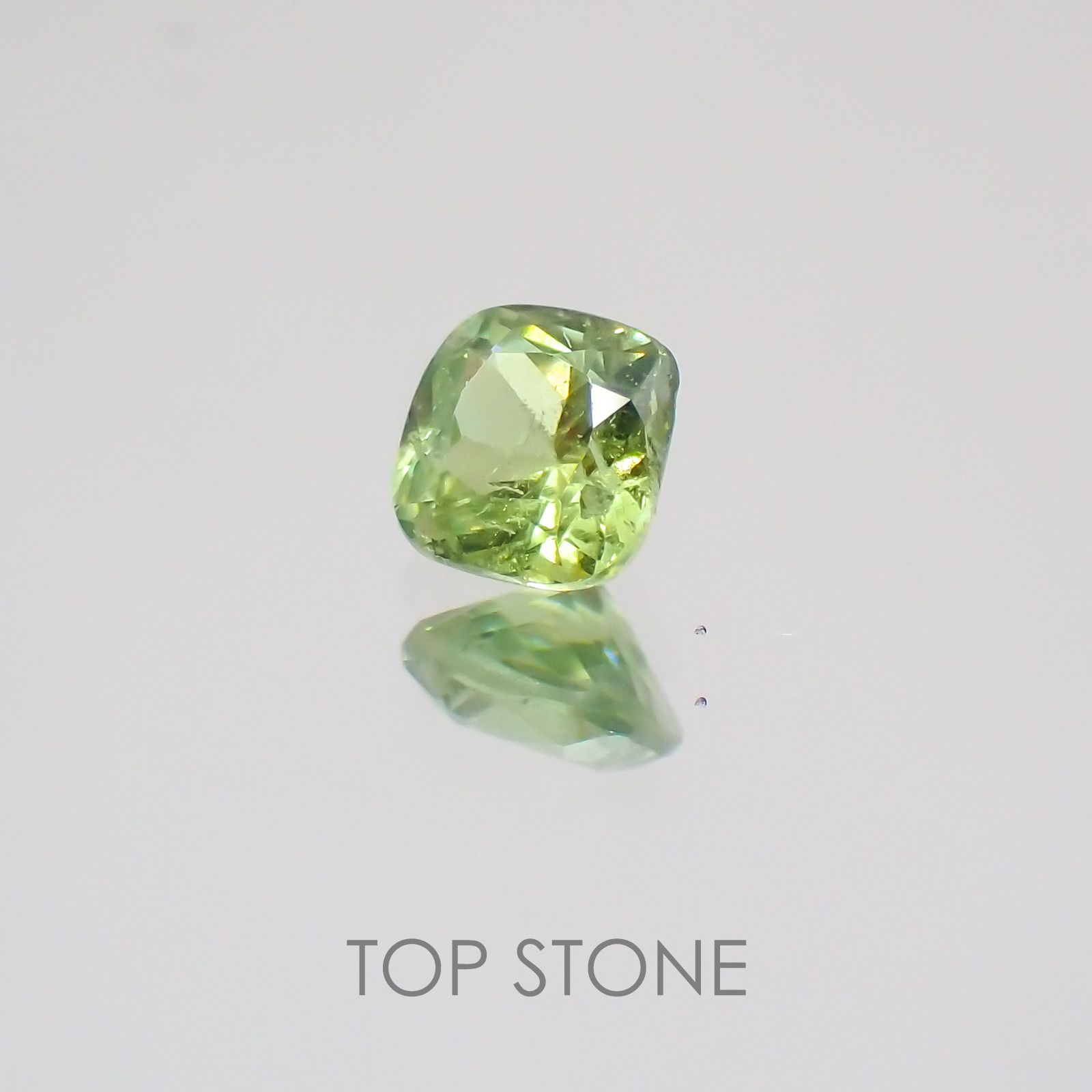 デマントイドガーネット ナミビア産 ルース 0.21ct[21029892]3.2×3.2mm前後