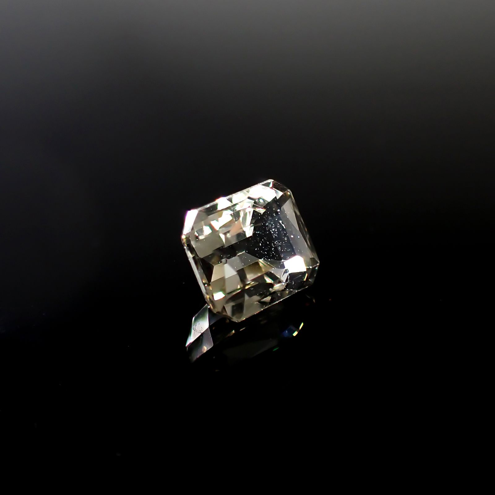 リリーパッドアパタイト フルオレッセンス アフリカ産 1.80ct [241129419]7x6.1mm前後