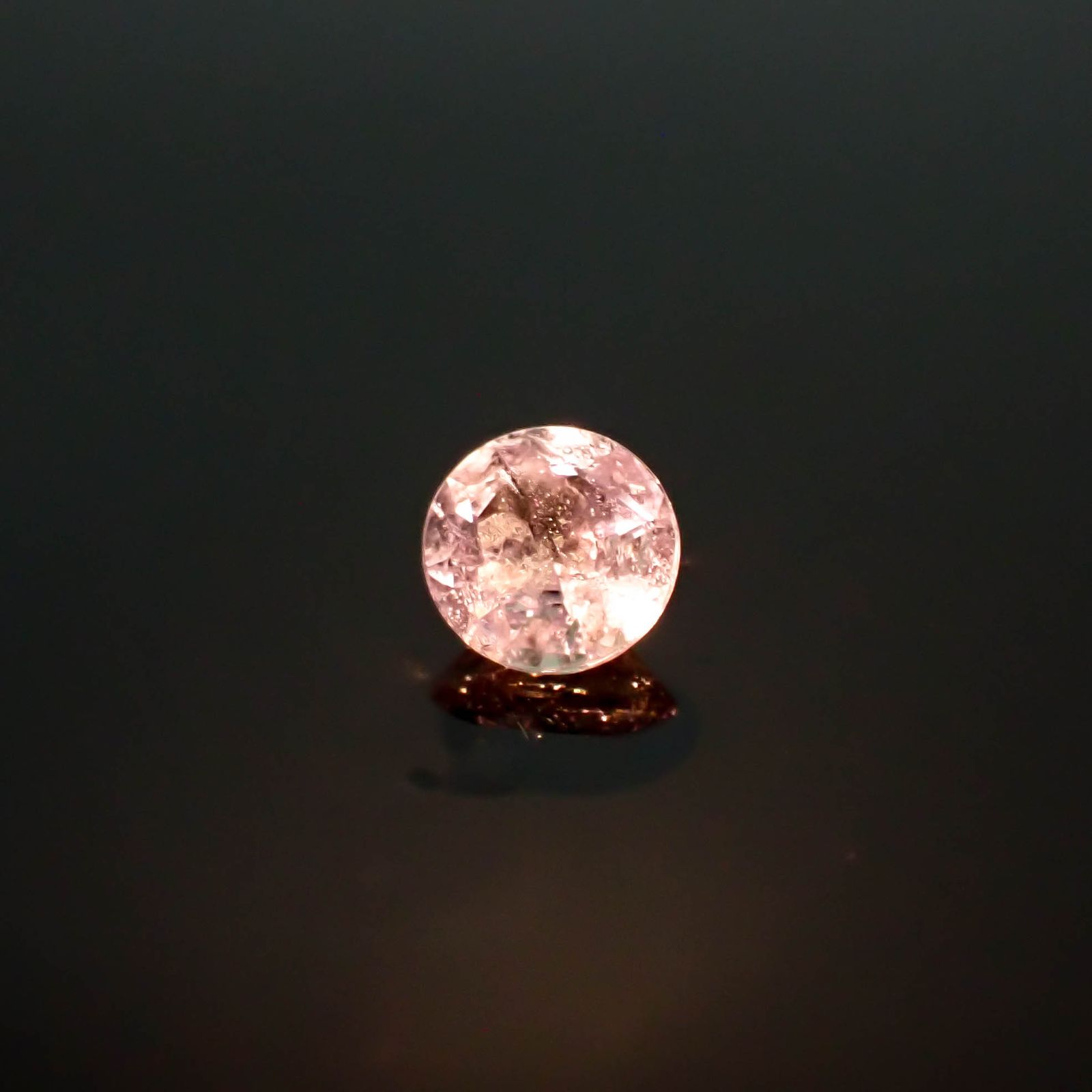 シルキーアレキサンドライト ブラジル・ミナスジェライス州ヘマチタ鉱山産 0.16ct[240627966]3.4x3.4mm前後