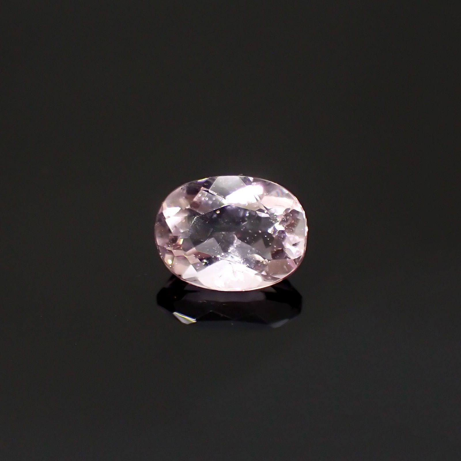 ピンクフローライト(宝石名フルオライト)ブラジル産 識別済 1.61ct / 8.1x6.3mm前後 [220115140]