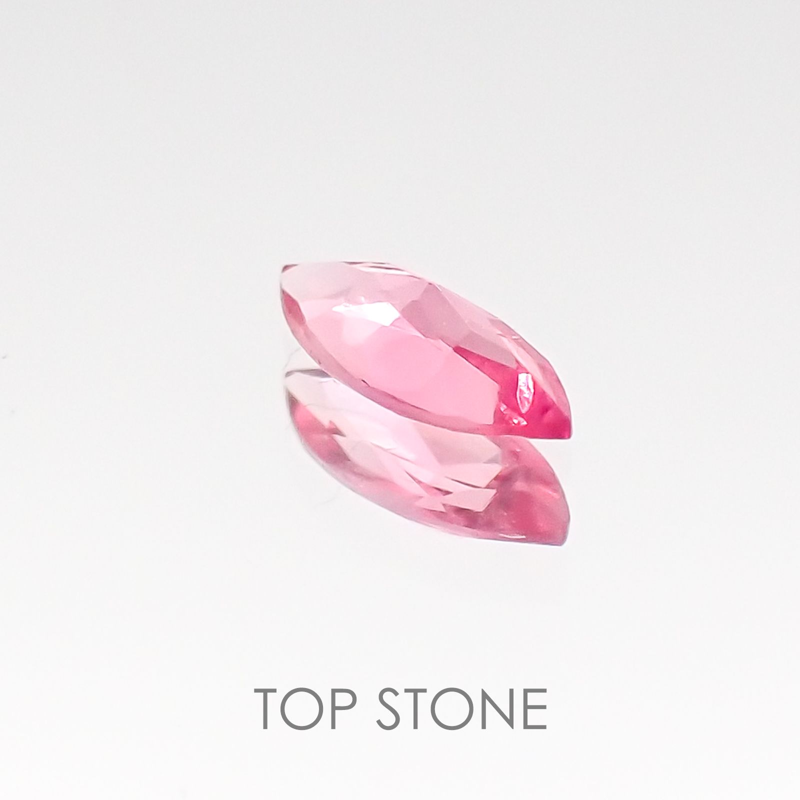 ホットピンクスピネル タンザニア産 ルース 0.12ct[20117677]5.2×2.3mm前後