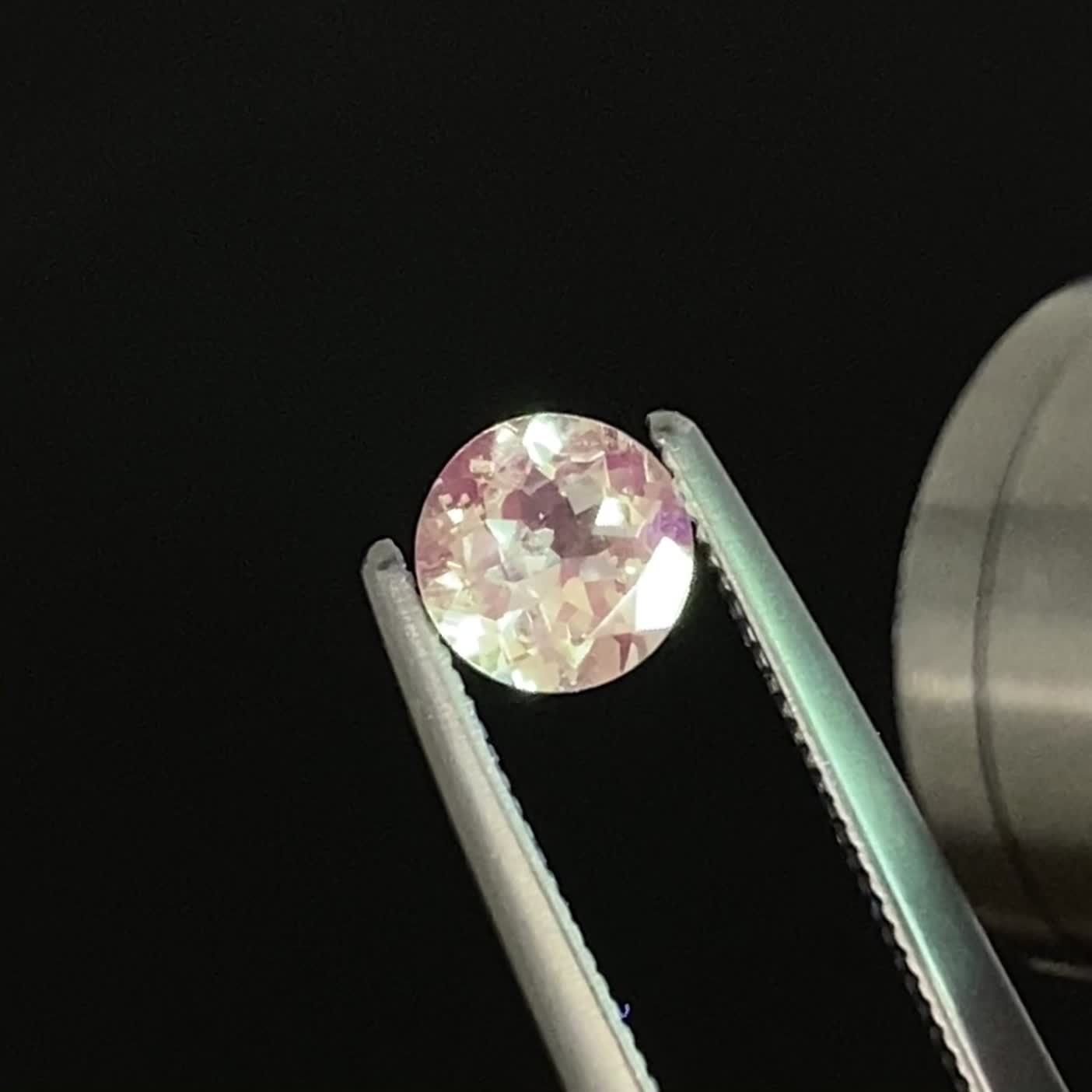 ミントガーネット タンザニア産 0.55ct / 5x5mm前後 [260429610] | TOP