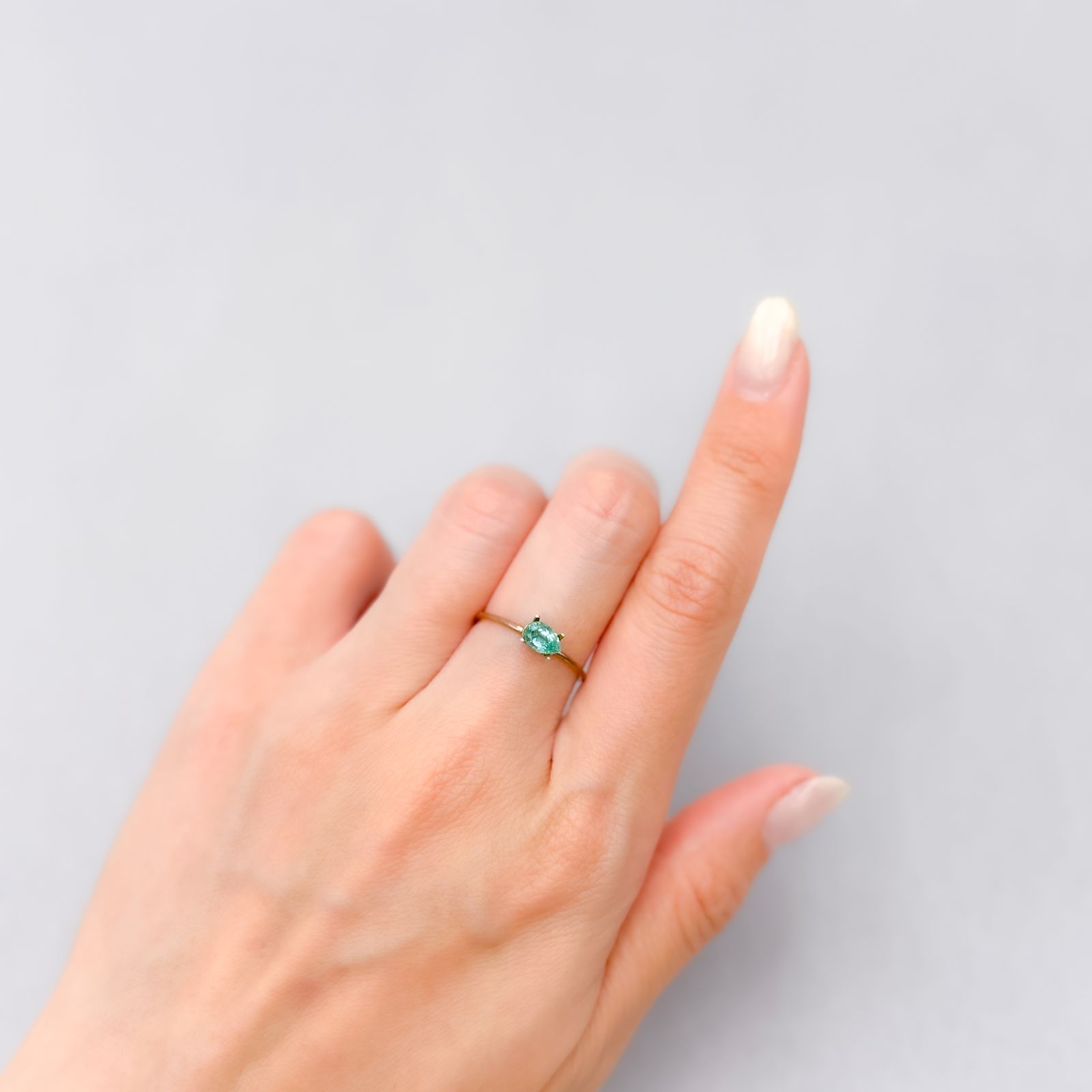 ブルーエメラルド(ブルーグリーンベリル) ザンビア産 0.38ct [250430287]5.9x3.9mm前後