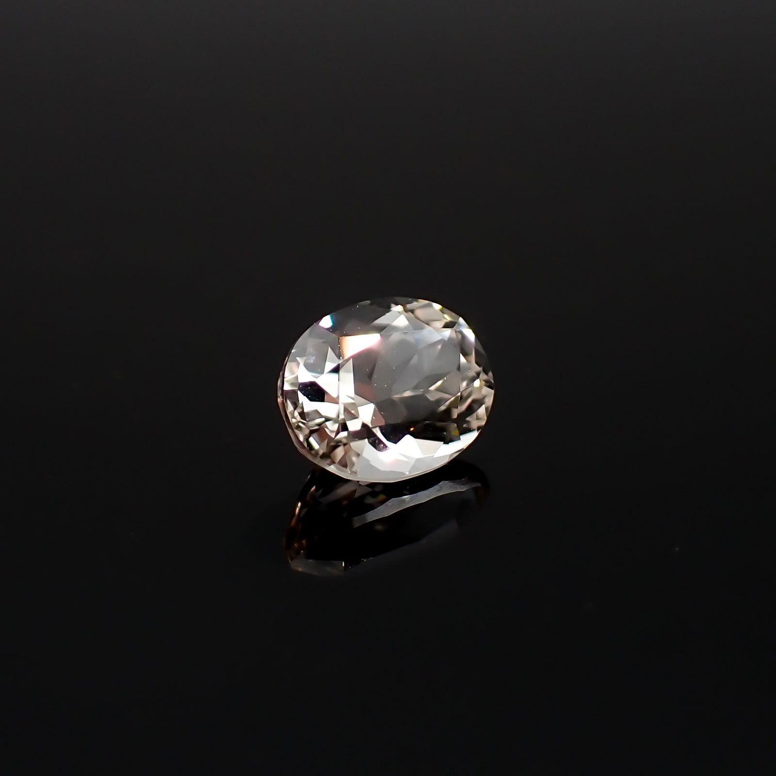 フェナカイト ロシア・マリシェボ鉱山産 1.31ct / 7.6x6mm前後 [260632429]
