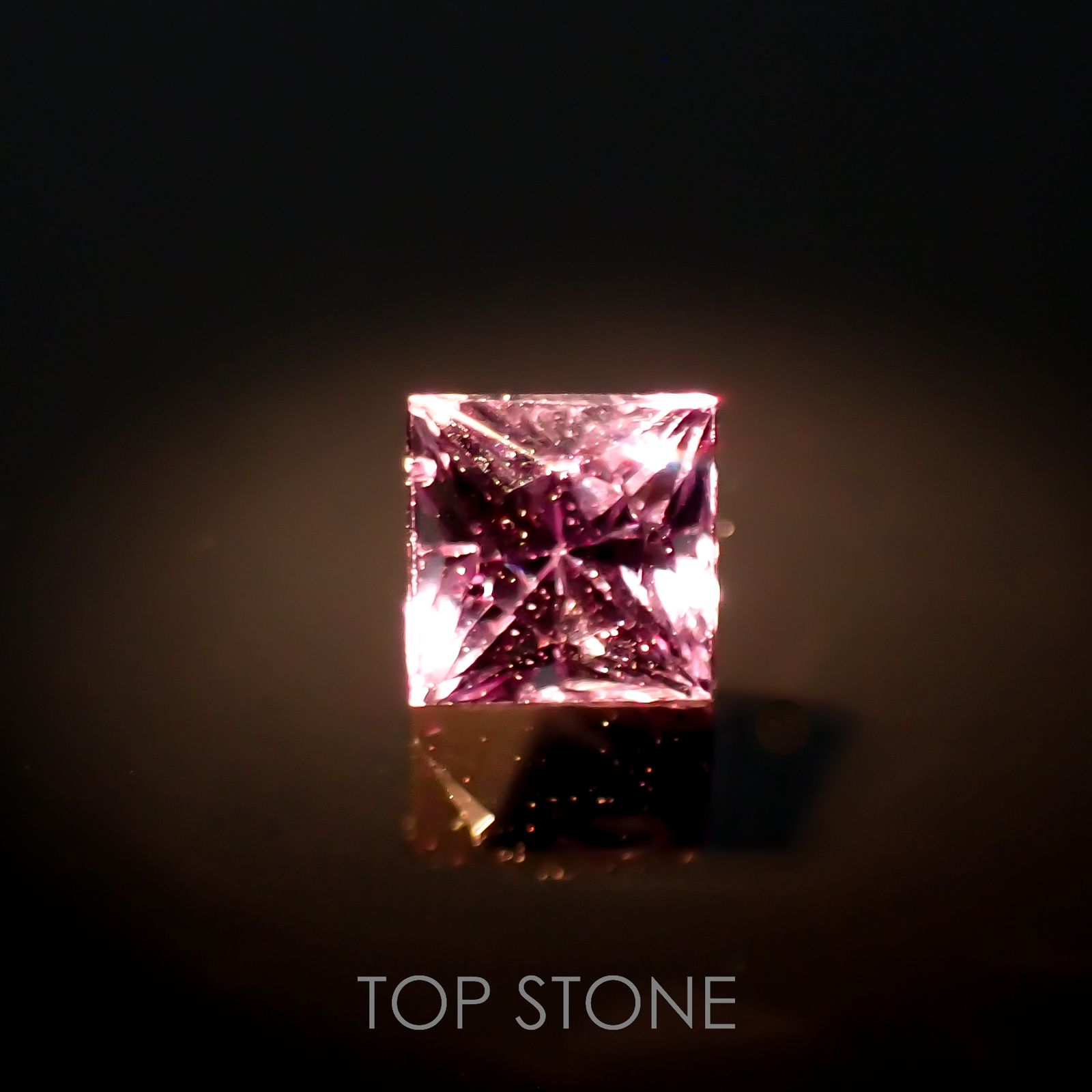 ◇プリンセスカット◇カラーチェンジガーネット アレキタイプ(宝石名ガーネット)マダガスカル・ベキリー産 0.12ct 識別済[220616540]2.5x2.4mm前後