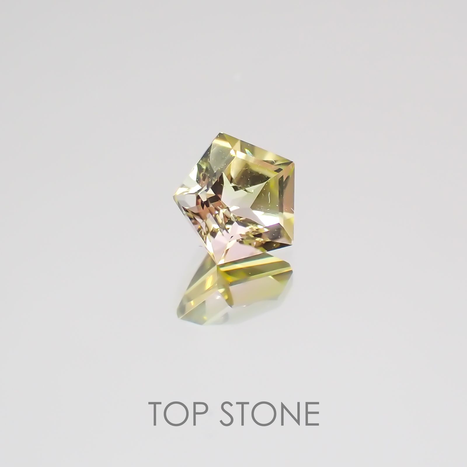 ◇ペンタゴンカット◇バイカラートルマリンSA ブラジル,アフリカ産 ルース 0.49ct[21019552]5.1×5.1mm前後
