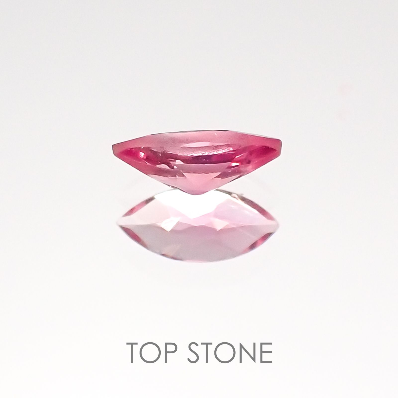 ホットピンクスピネル タンザニア産 ルース 0.14ct[20117673]5.2×2.4mm前後