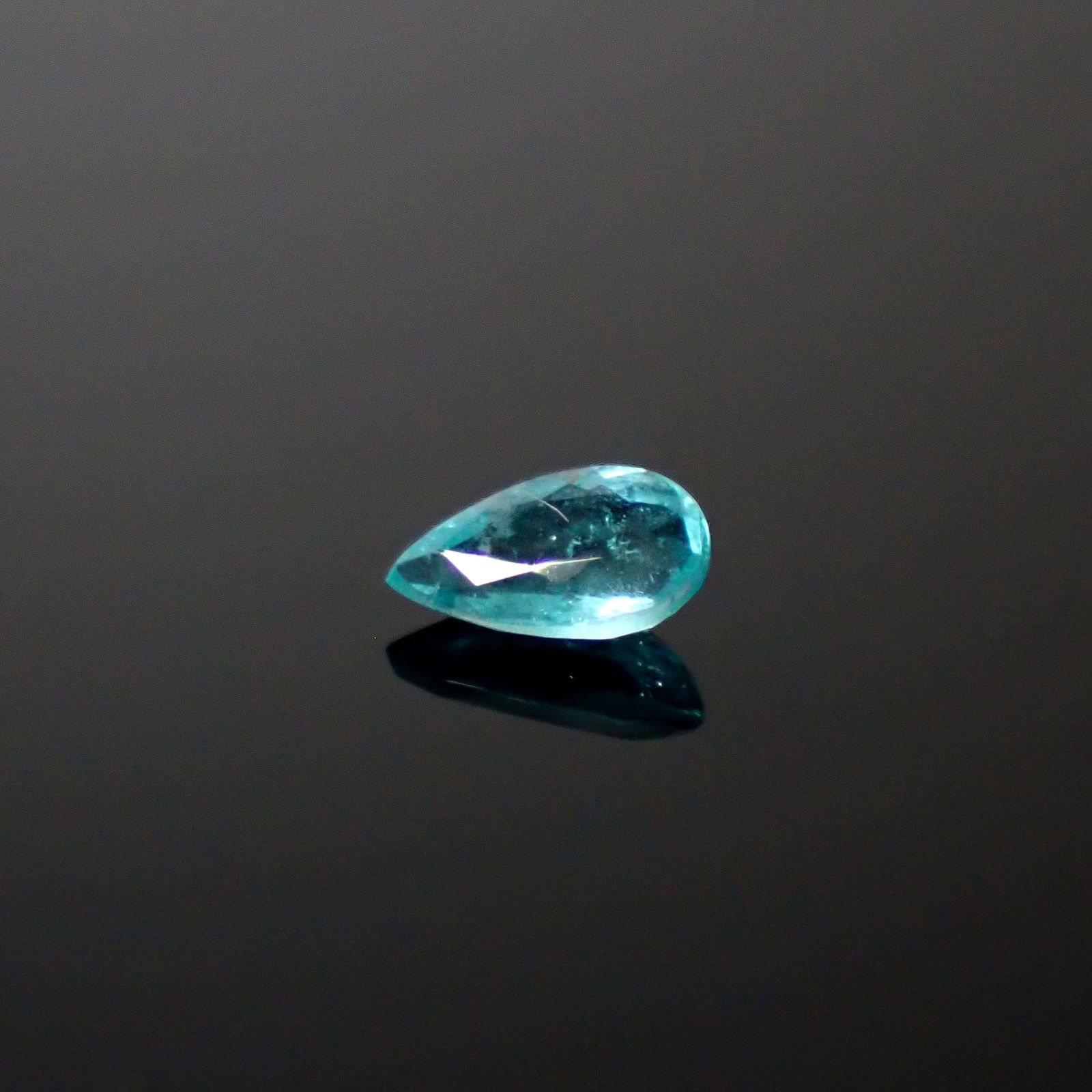 パライバトルマリン ブラジル・パライバ州バターリャ鉱山産 0.13ct[240928791]4.5x2.7mm前後