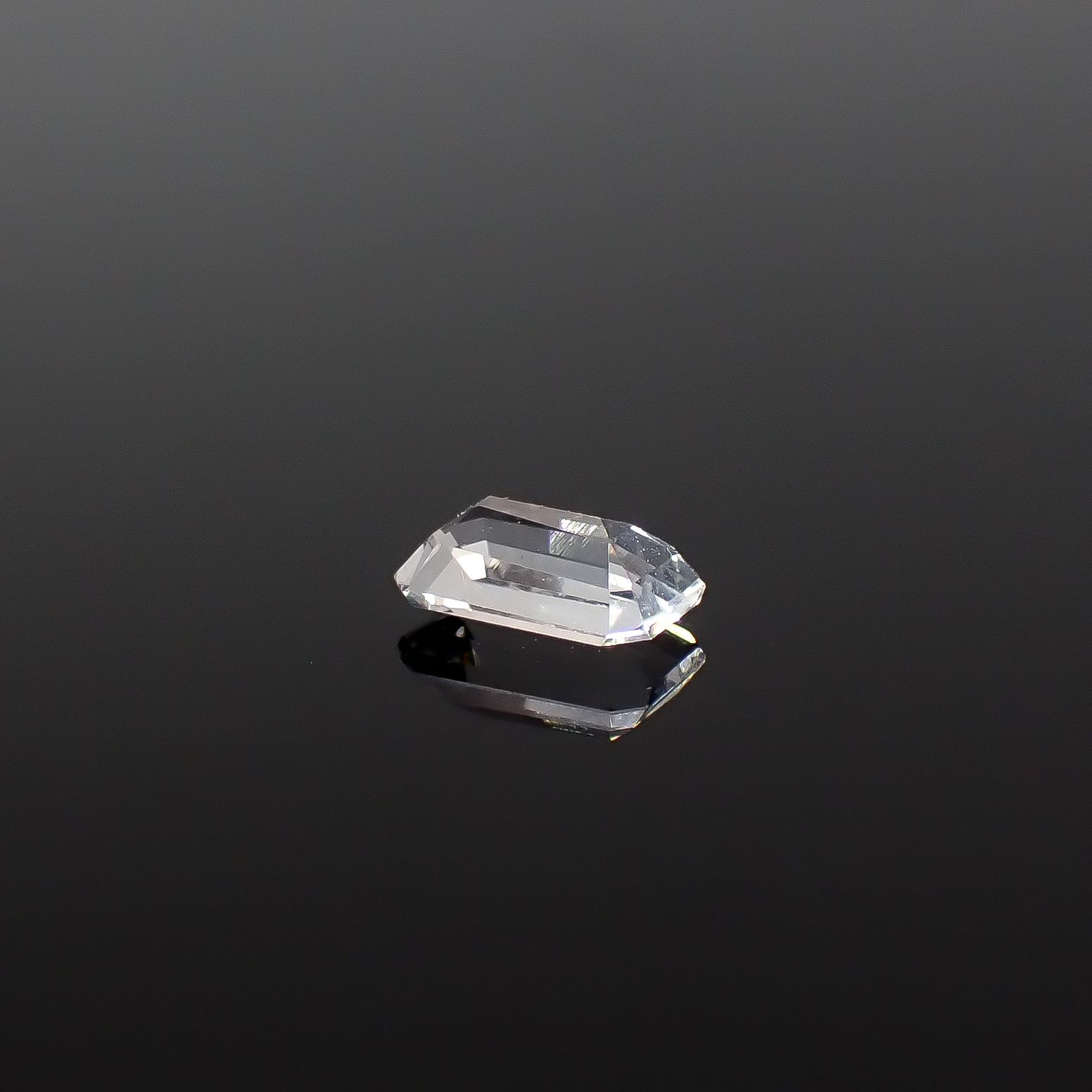 テネブレッセンススキャポライト アフガニスタン産 0.22ct / 5x3mm前後 [260432041]