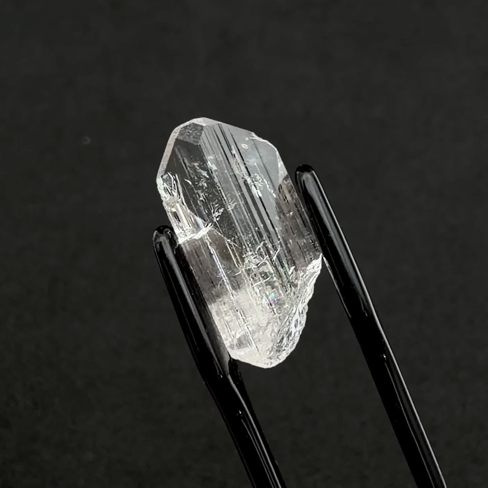 ダンビュライト原石 メキシコ産 6.61ct / 18.7x9.3mm前後 [260532172
