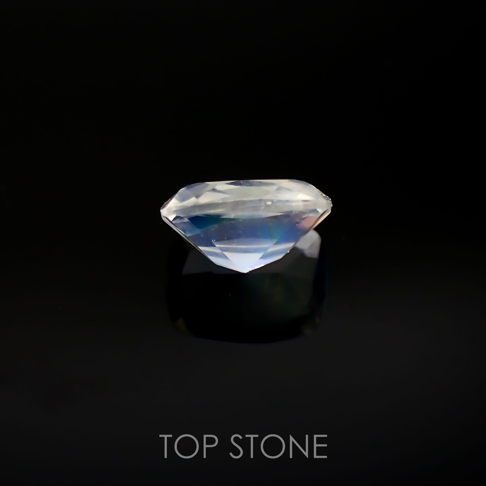 レインボームーンストーン(宝石名ラブラドライト)タンザニア産 0.74ct 識別済[220817474]6.6x5.2mm前後