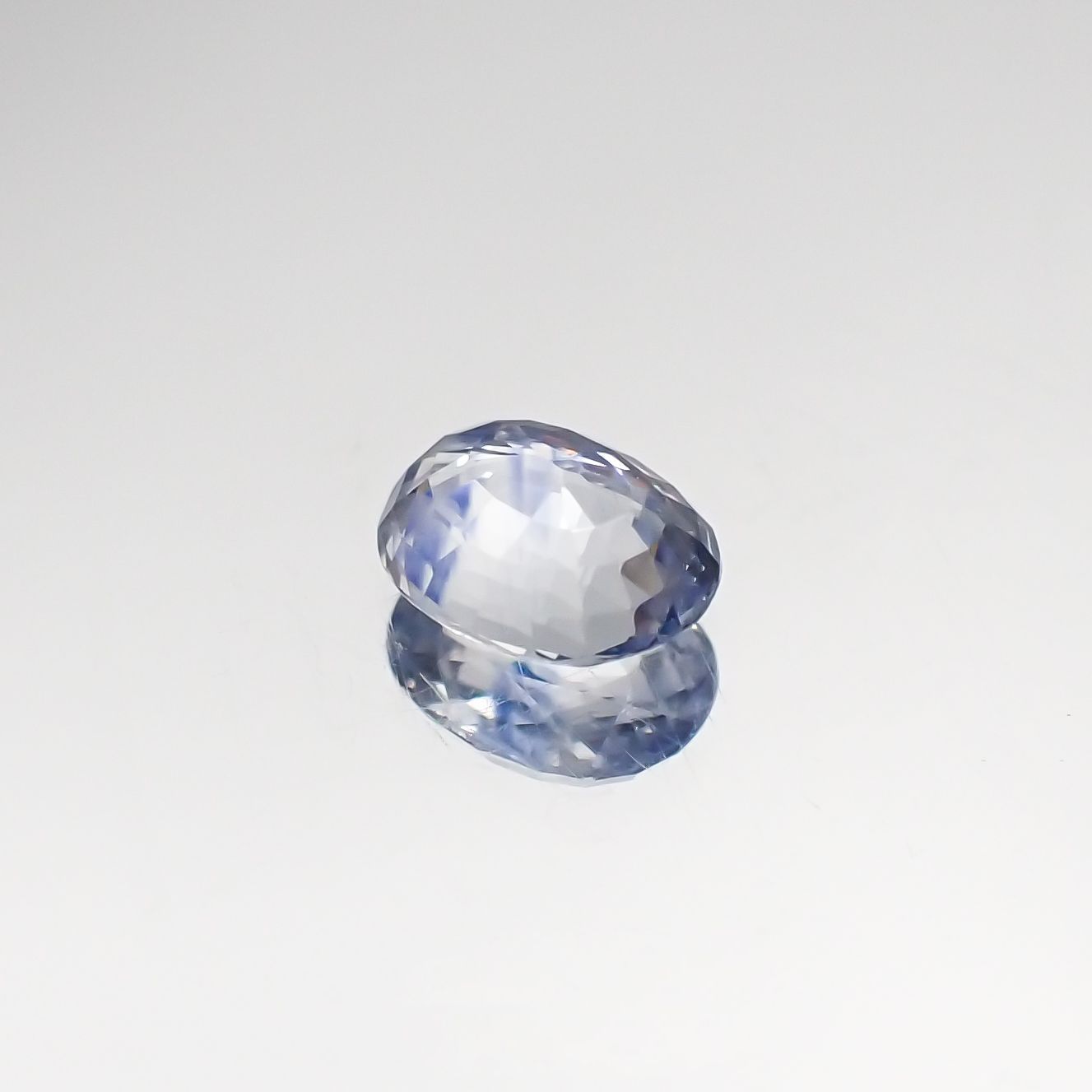 アイスブルーサファイア(宝石名ブルー・サファイア) スリランカ/マダガスカル産 0.43ct 識別済[210711172]5.1×4mm前後