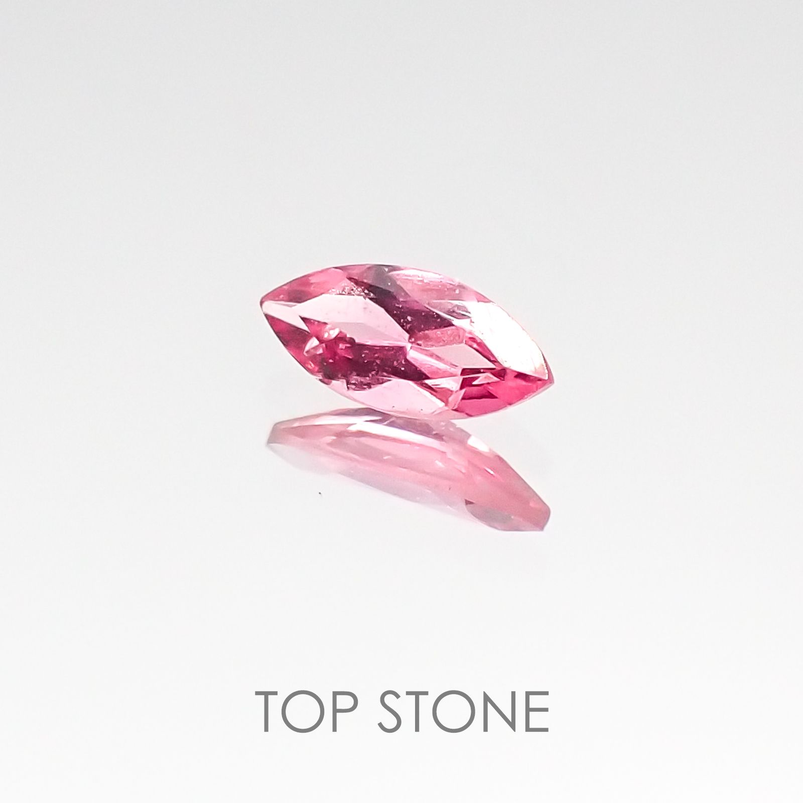 ホットピンクスピネル タンザニア産 ルース 0.12ct[20117677]5.2×2.3mm前後